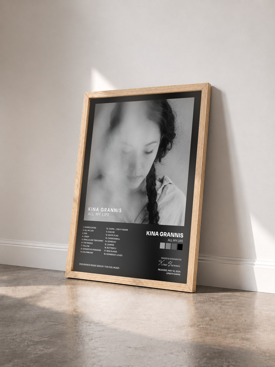 #bois Tableau de l'album All My Life de Kina Grannis vu de trois quarts, cadre en bois brut