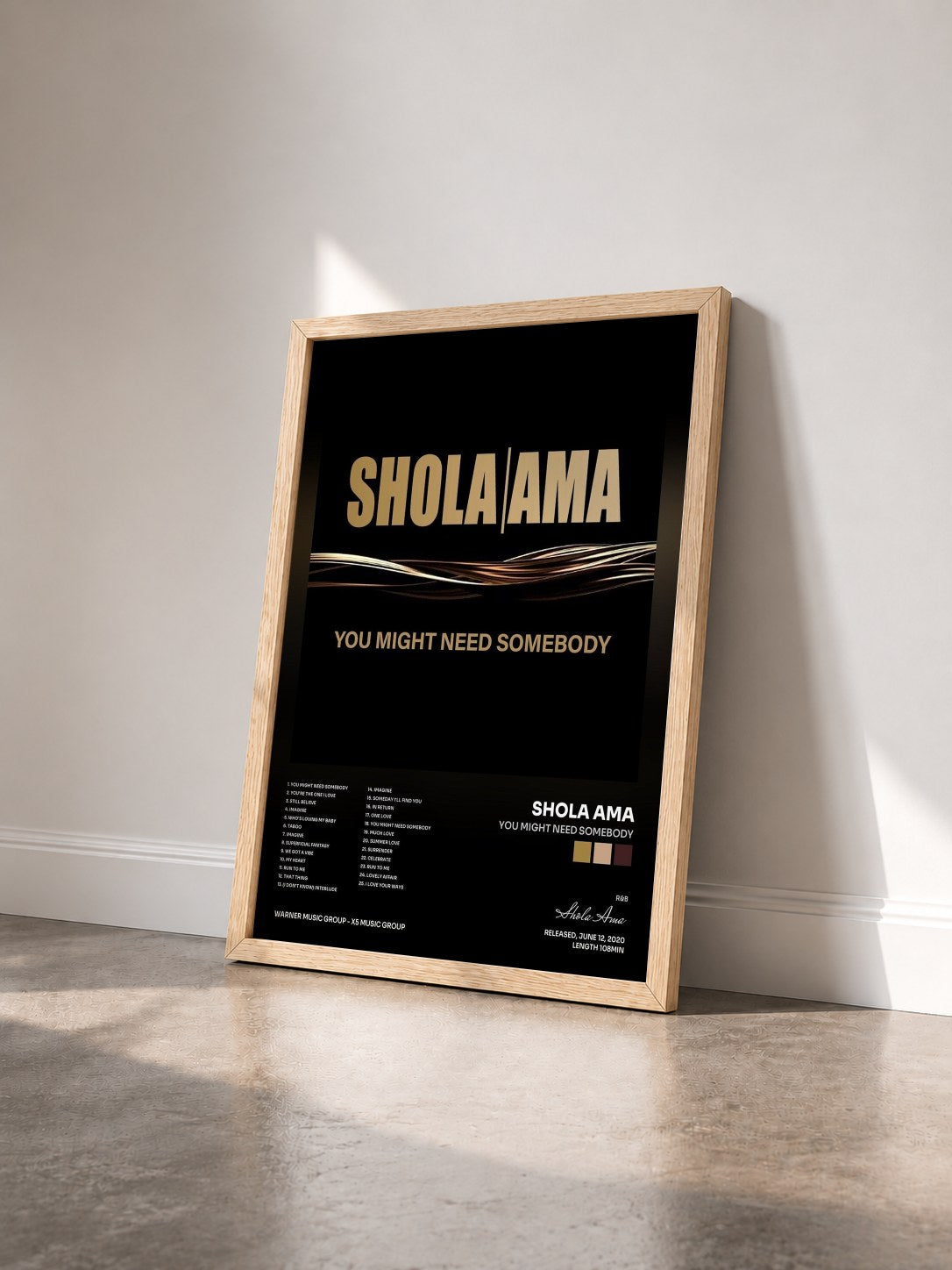 #bois Tableau de l'album You Might Need Somebody de Shola Ama vu de trois quarts, cadre en bois brut