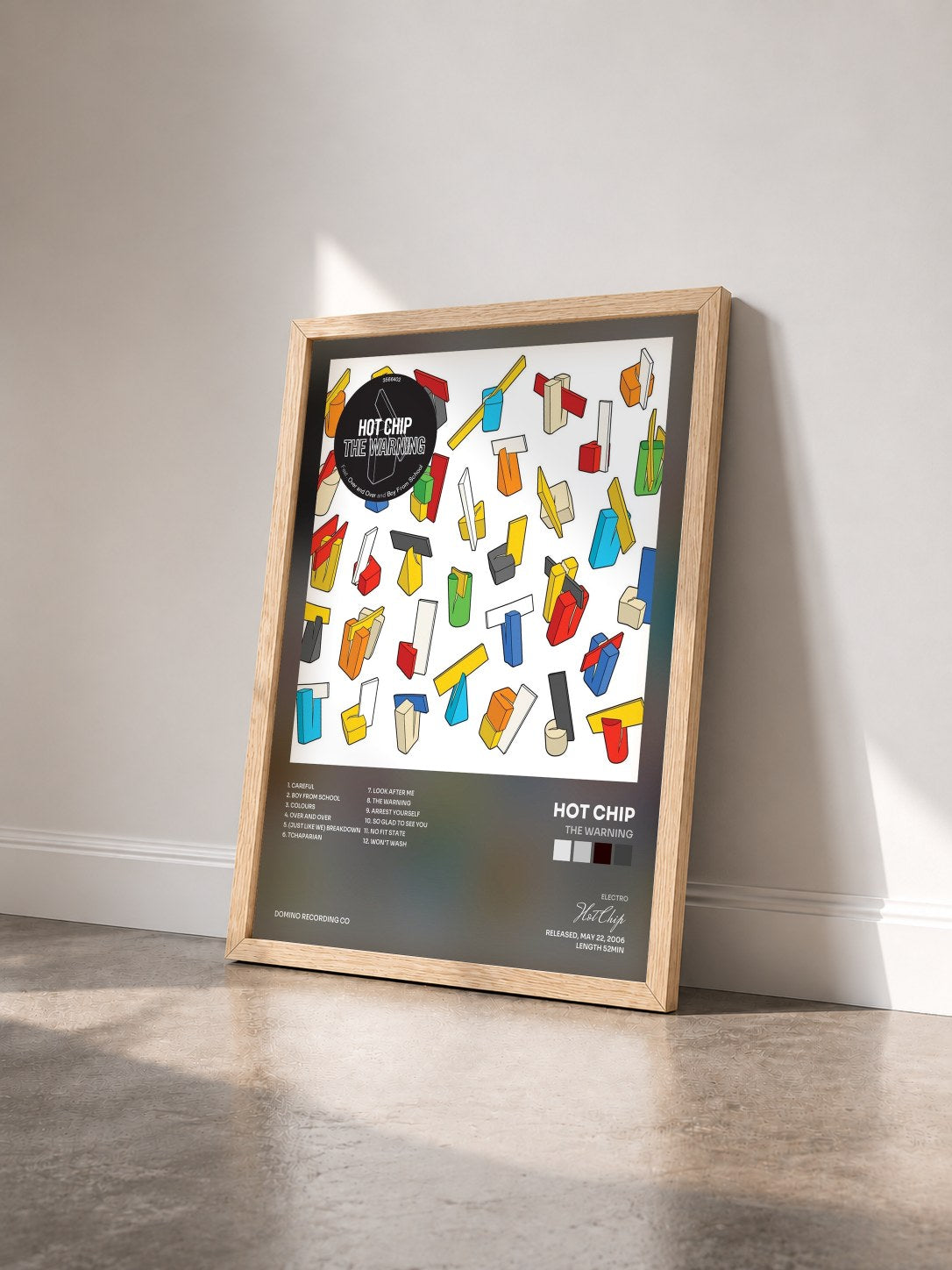 #bois Tableau de l'album The Warning de Hot Chip vu de trois quarts, cadre en bois brut
