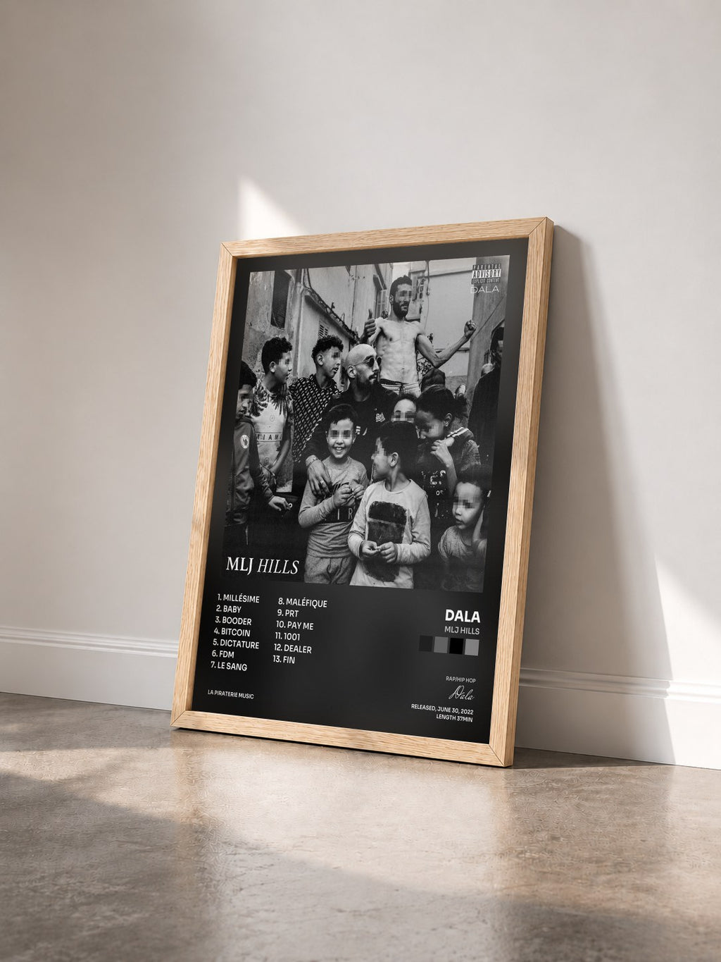 #bois Tableau de l'album MLJ Hills de Dala vu de trois quarts, cadre en bois brut