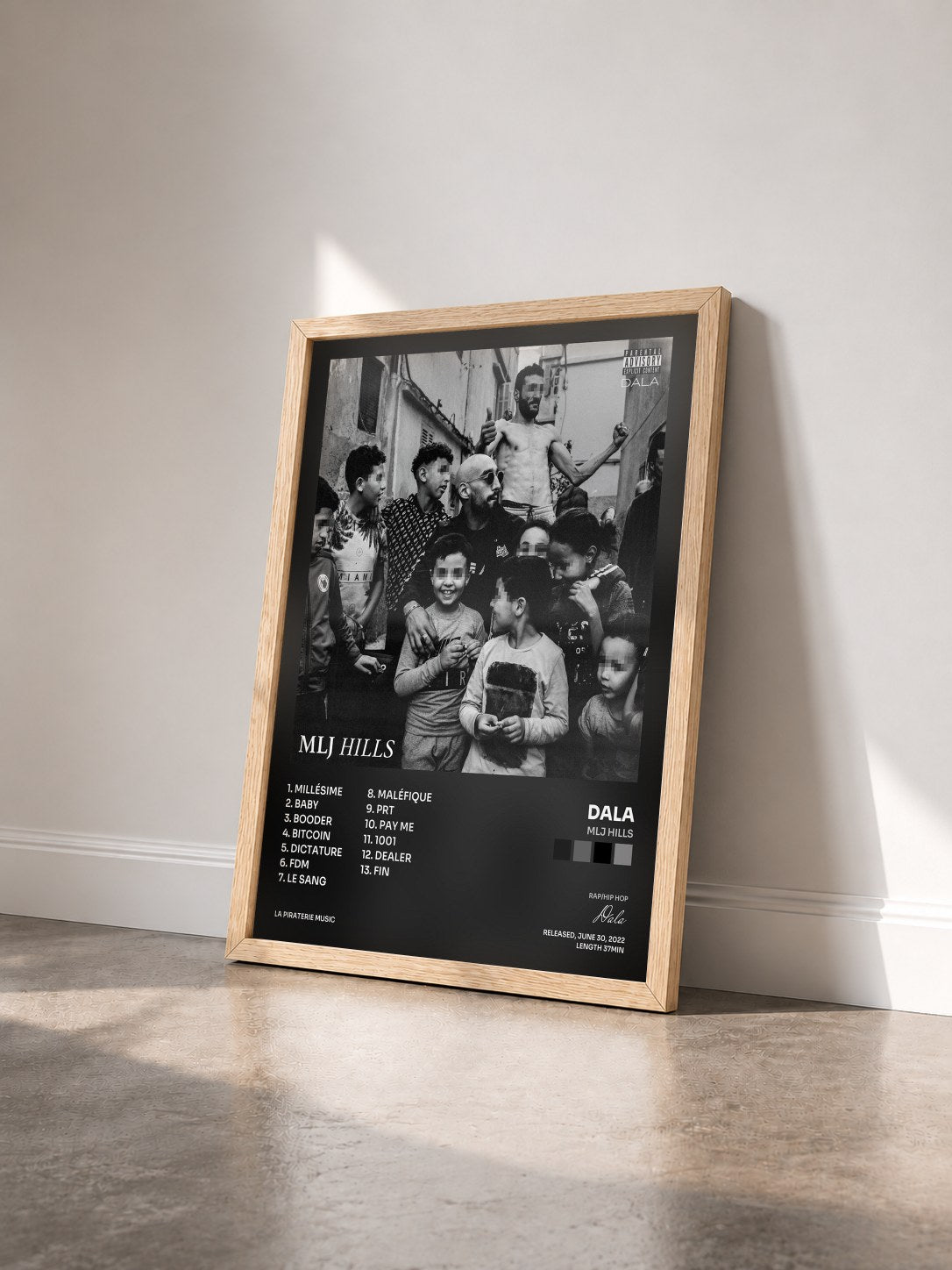 #bois Tableau de l'album MLJ Hills de Dala vu de trois quarts, cadre en bois brut