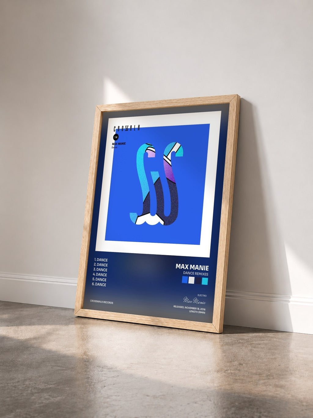 #bois Tableau de l'album Dance Remixes de Max Manie vu de trois quarts, cadre en bois brut
