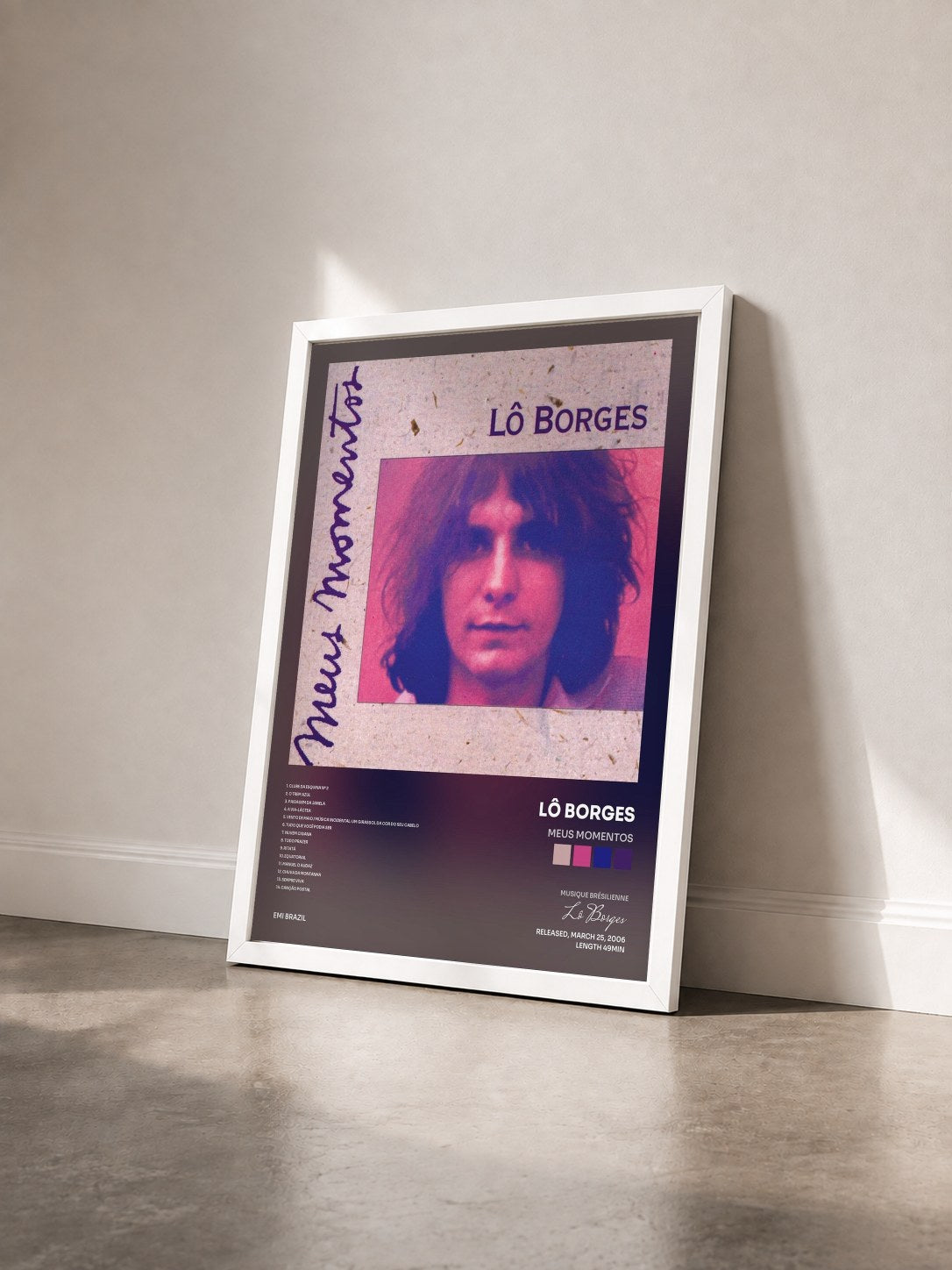 #blanc Tableau de l'album Meus Momentos de Lô Borges vu de trois quarts, cadre blanc
