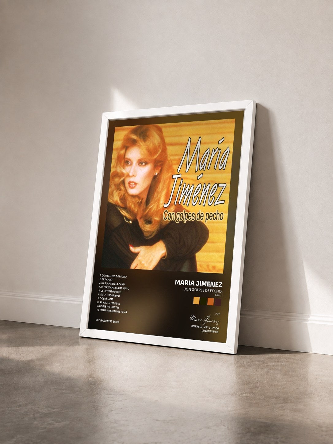 #blanc Tableau de l'album Con golpes de pecho (Dienc) de Maria Jimenez vu de trois quarts, cadre blanc