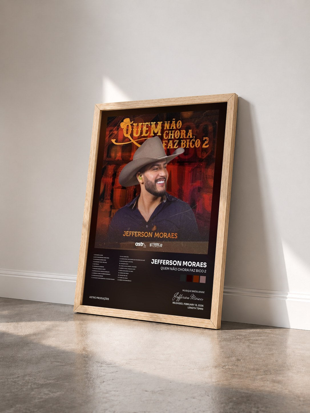 #bois Tableau de l'album Quem Não Chora Faz Bico 2 de Jefferson Moraes vu de trois quarts, cadre en bois brut