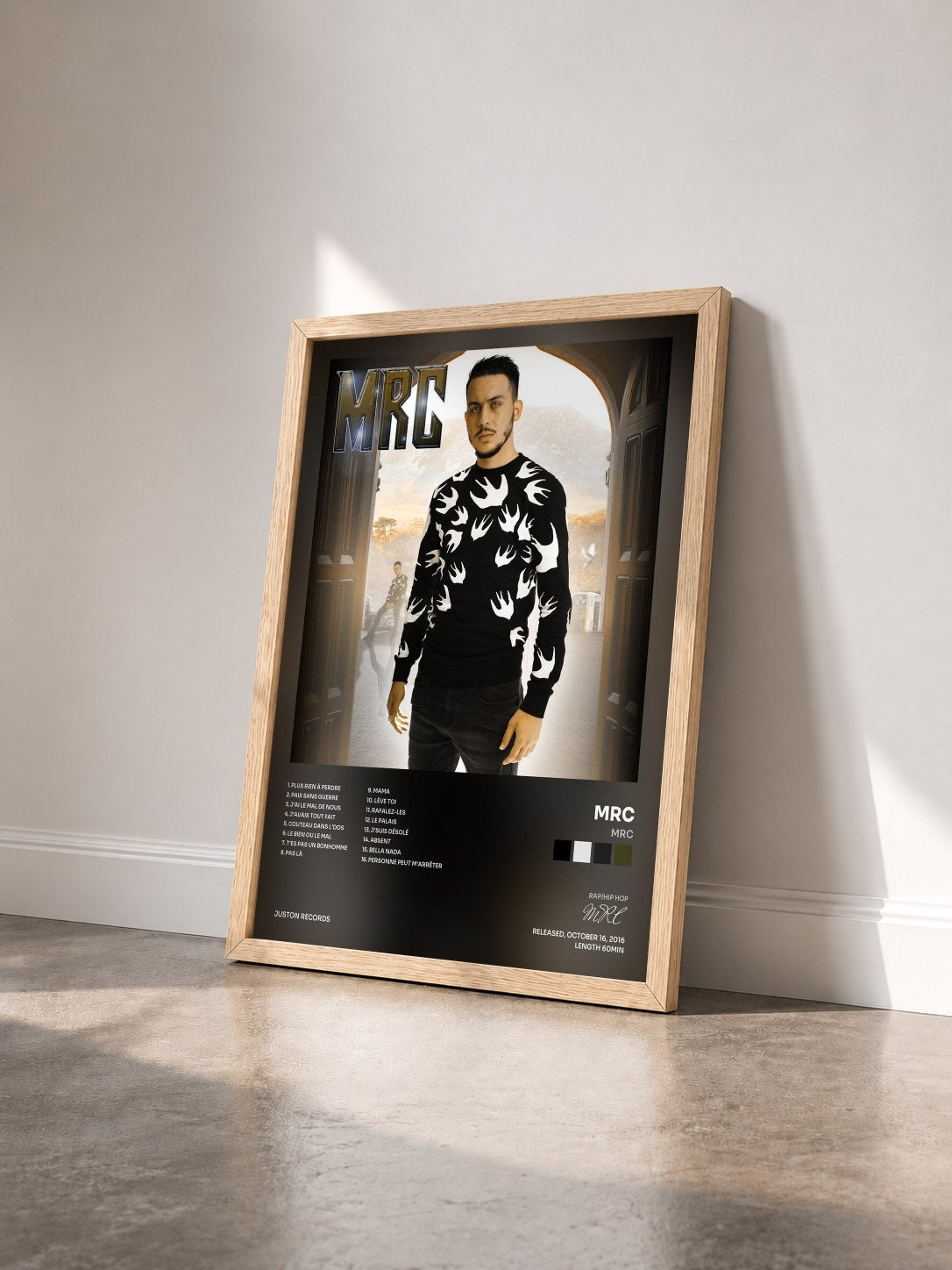 #bois Tableau de l'album MRC de MRC vu de trois quarts, cadre en bois brut