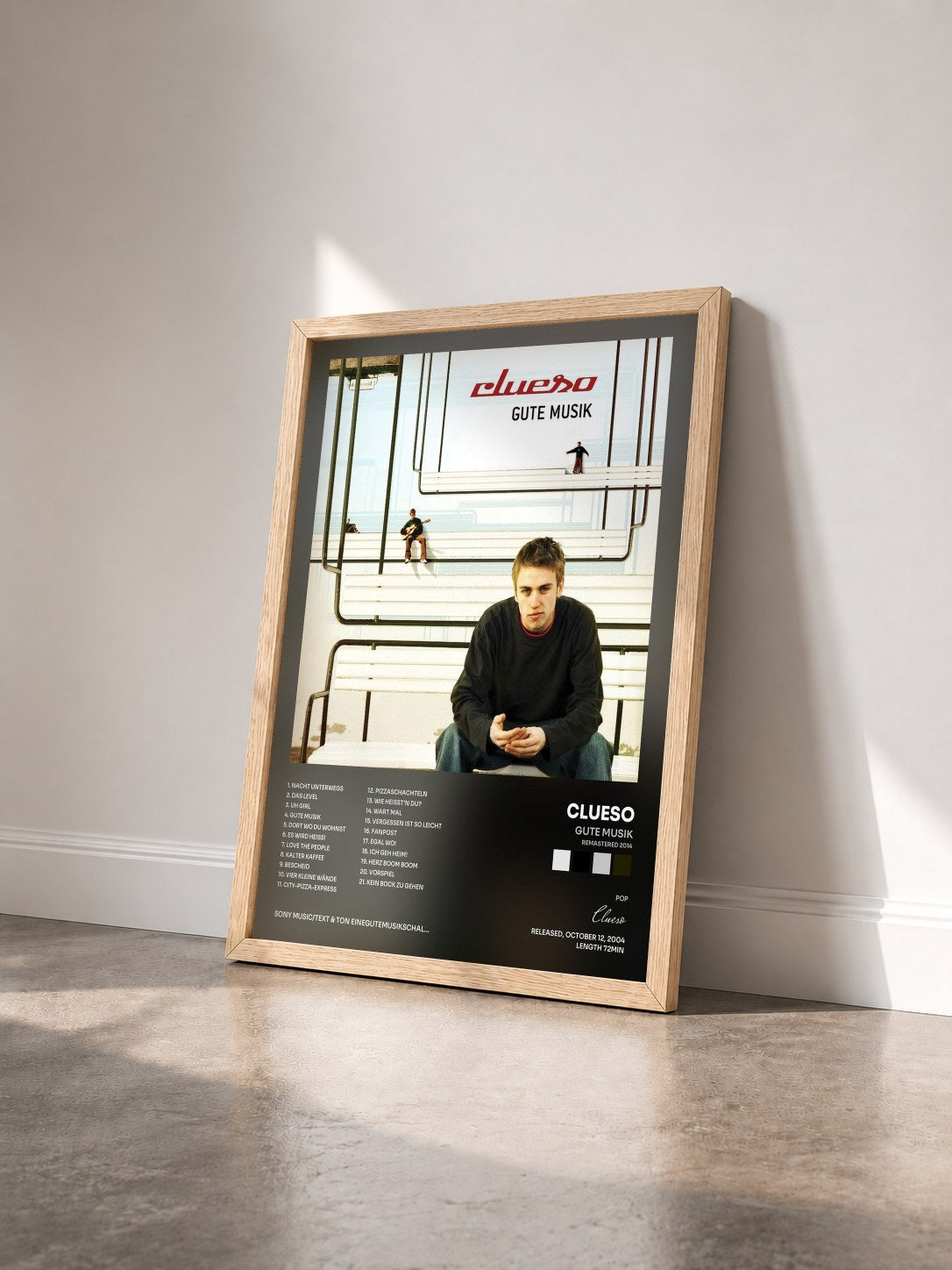 #bois Tableau de l'album Gute Musik (Remastered 2014) de Clueso vu de trois quarts, cadre en bois brut