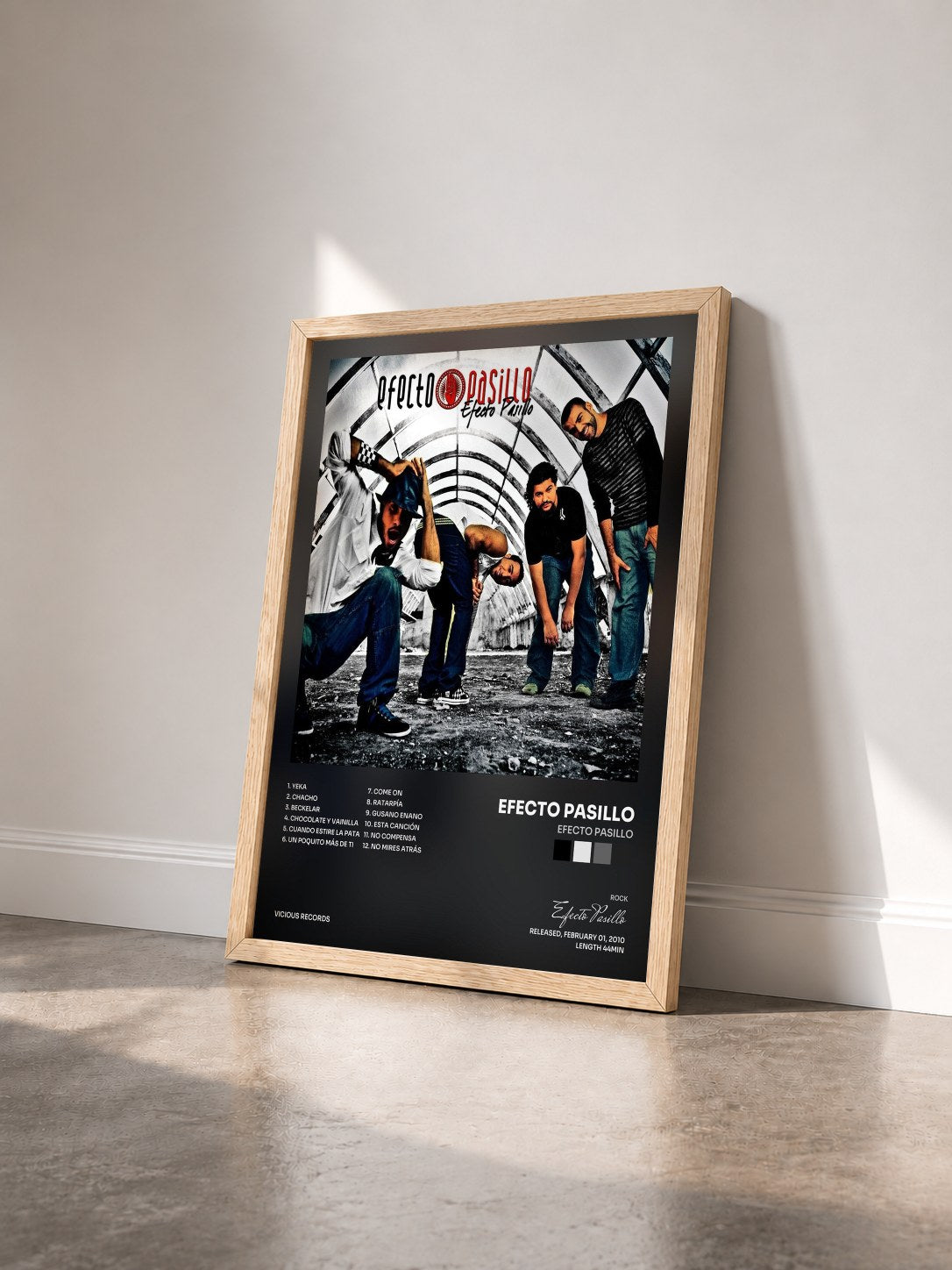 #bois Tableau de l'album Efecto Pasillo de Efecto Pasillo vu de trois quarts, cadre en bois brut