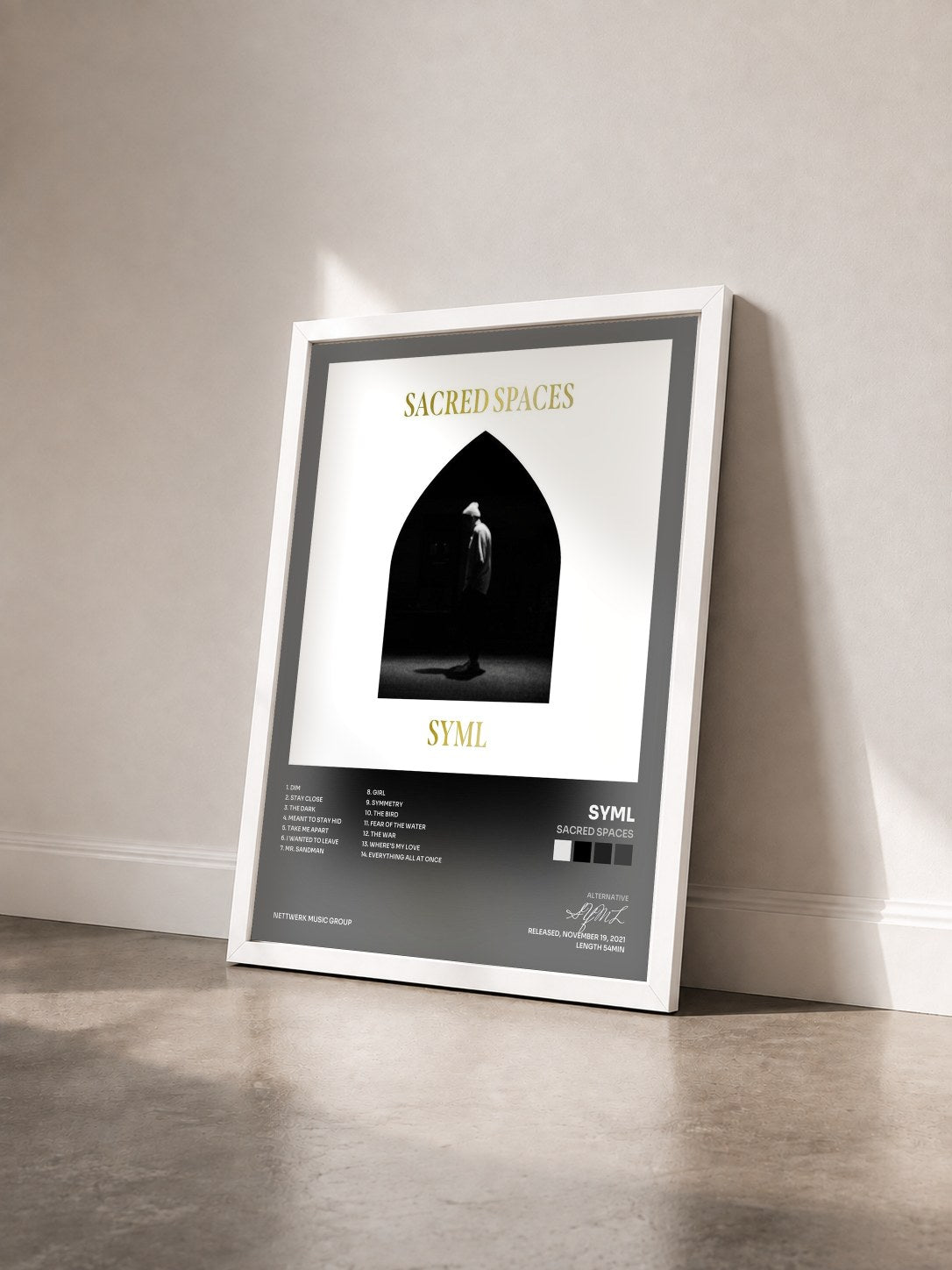 #blanc Tableau de l'album Sacred Spaces de SYML vu de trois quarts, cadre blanc