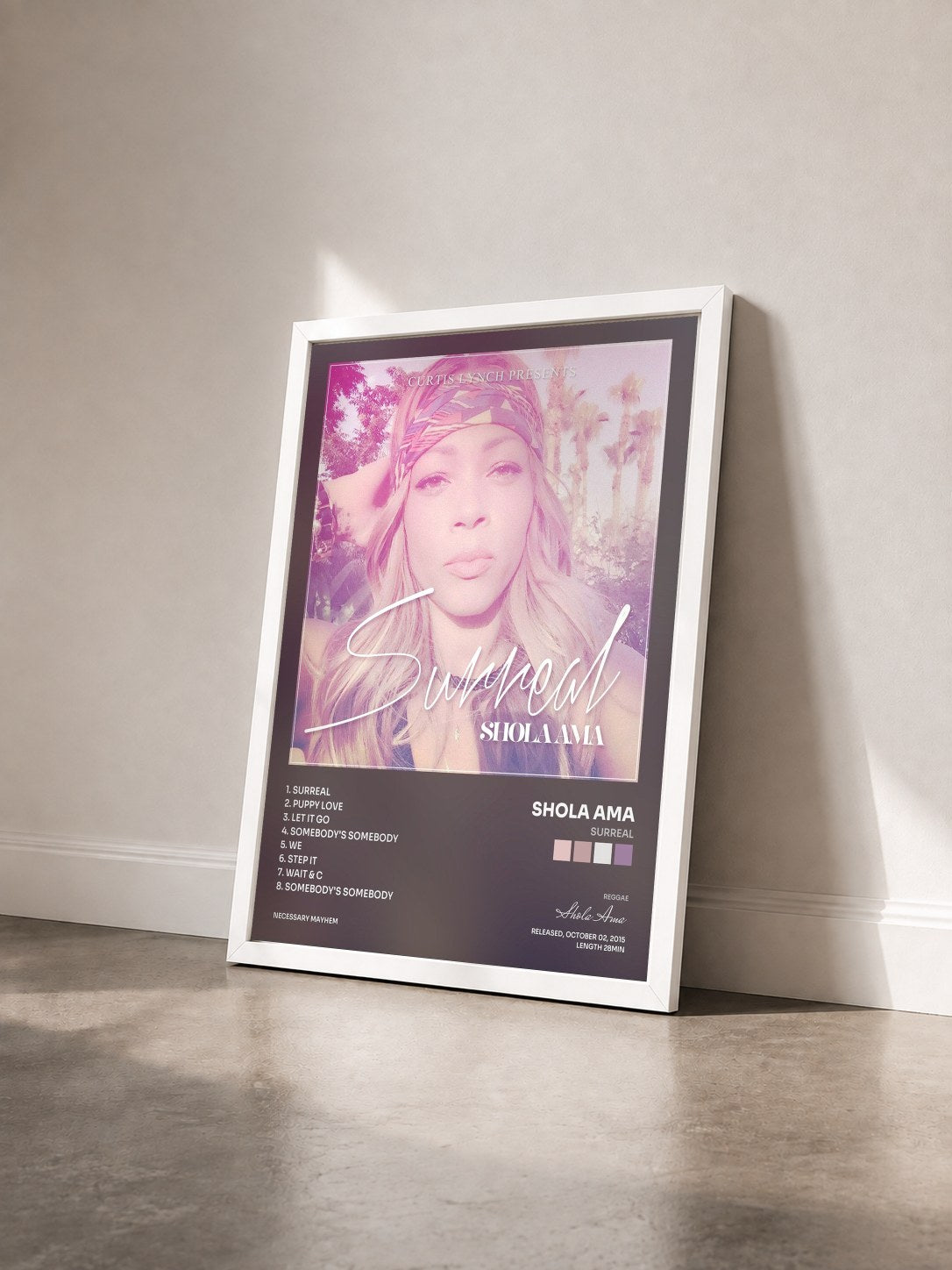 #blanc Tableau de l'album Surreal de Shola Ama vu de trois quarts, cadre blanc