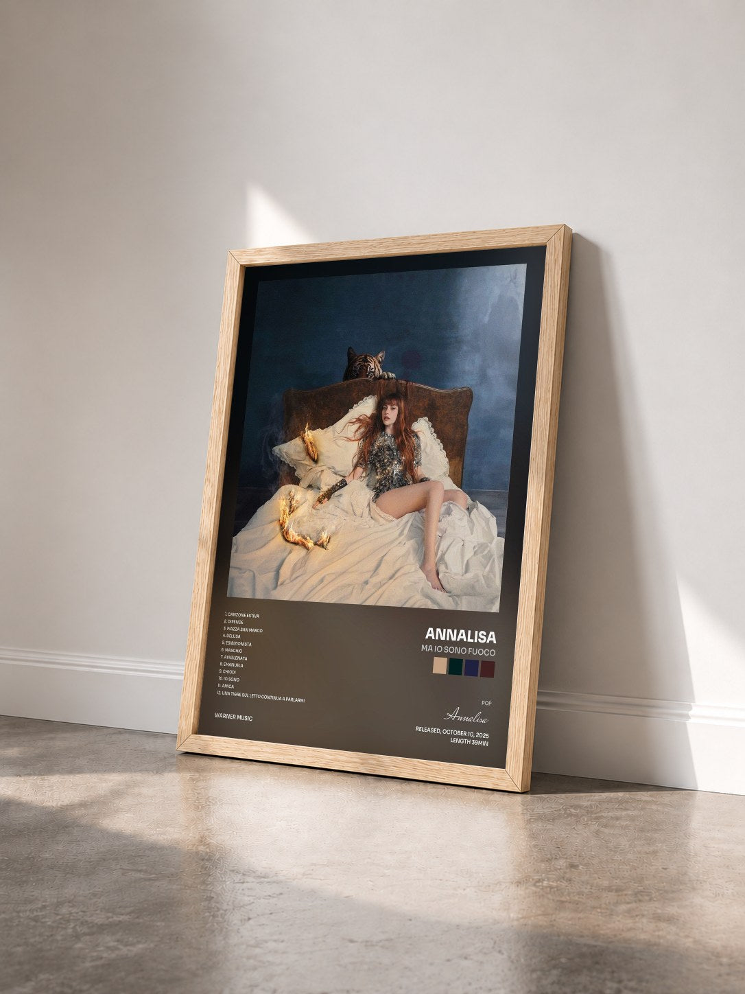 #bois Tableau de l'album MA IO SONO FUOCO de Annalisa vu de trois quarts, cadre en bois brut