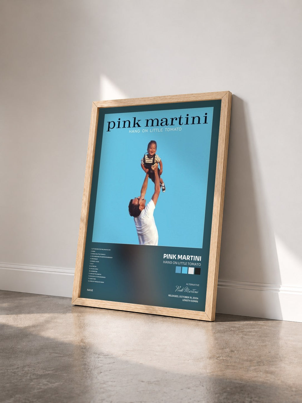 #bois Tableau de l'album Hang on Little Tomato de Pink Martini vu de trois quarts, cadre en bois brut