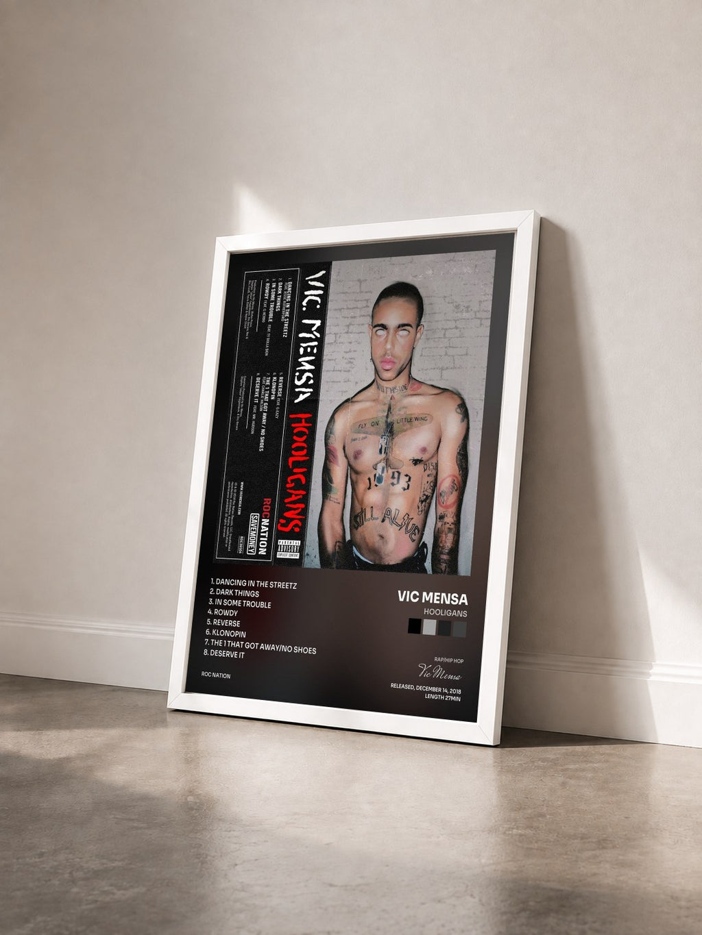 #blanc Tableau de l'album HOOLIGANS de Vic Mensa vu de trois quarts, cadre blanc
