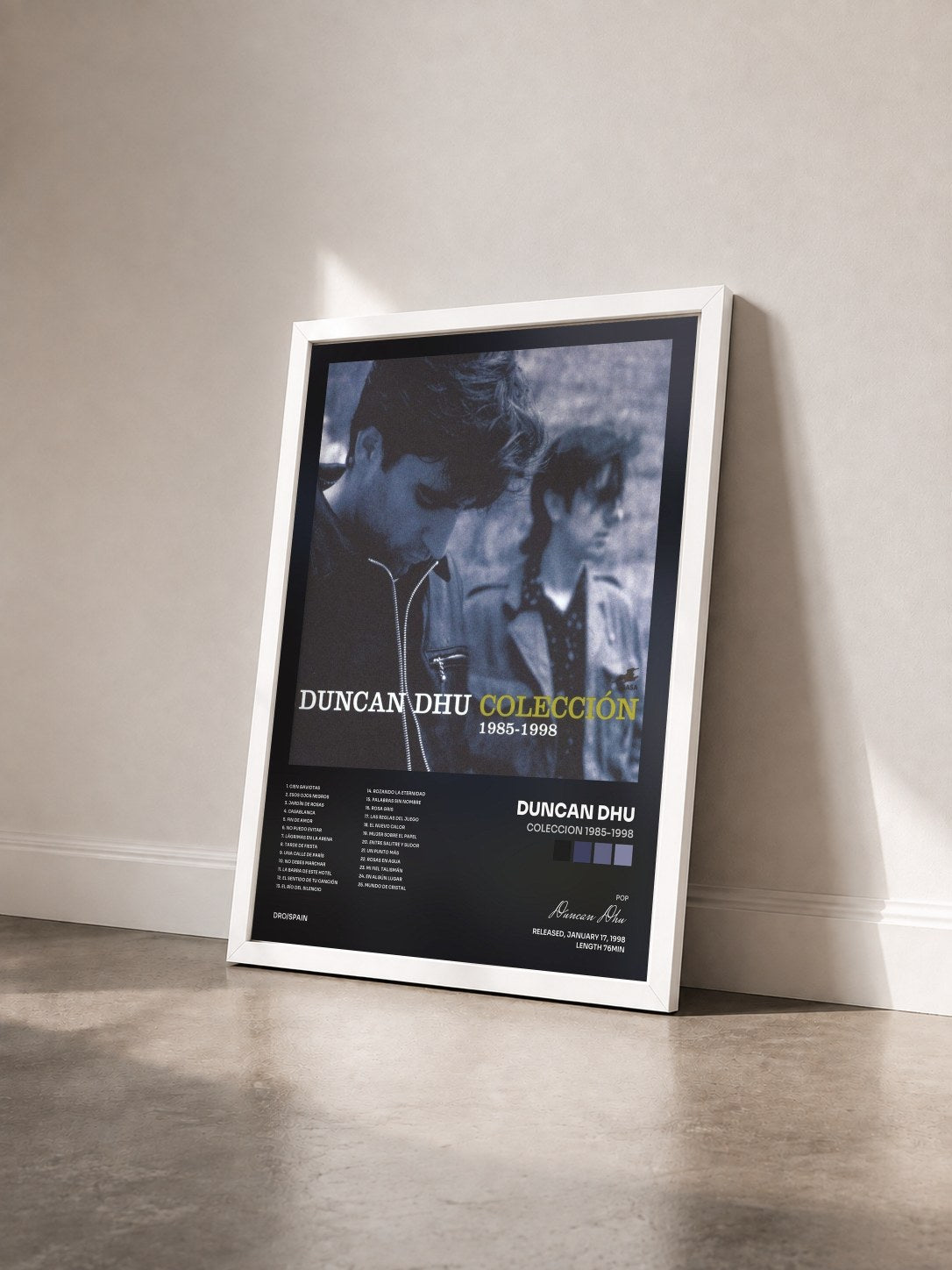 #blanc Tableau de l'album Coleccion 1985-1998 de Duncan Dhu vu de trois quarts, cadre blanc
