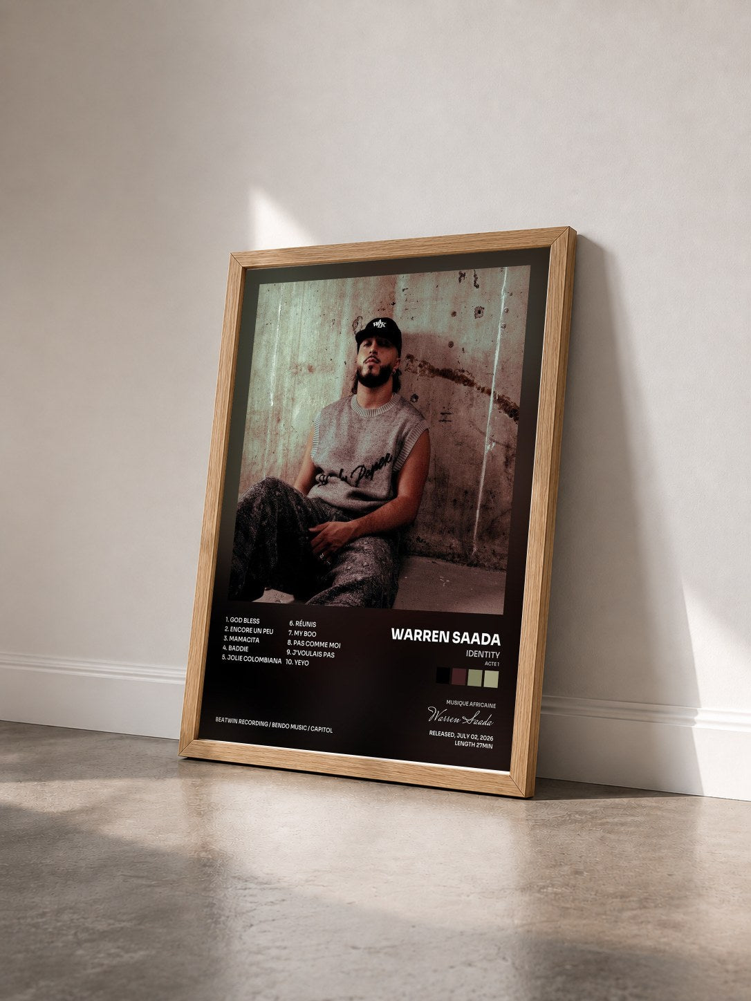 #bois Tableau de l'album Identity (Acte 1) de Warren Saada vu de trois quarts, cadre en bois brut