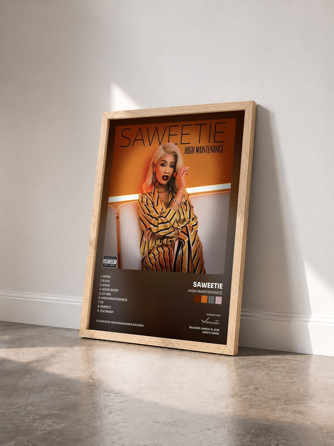 #bois Tableau de l'album High Maintenance de Saweetie vu de trois quarts, cadre en bois brut
