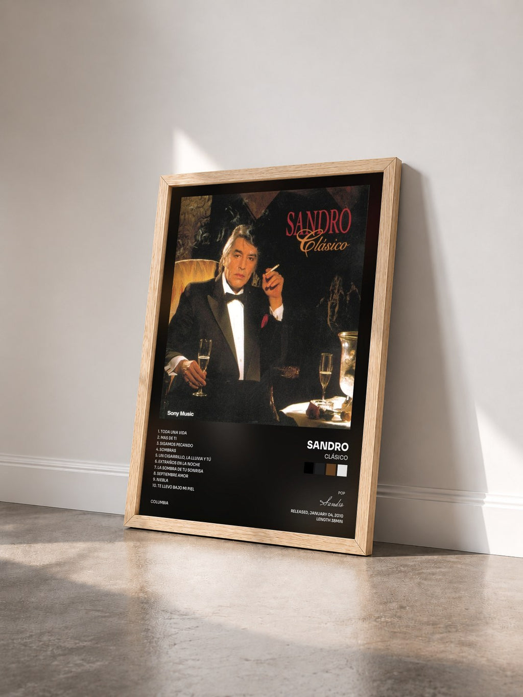 #bois Tableau de l'album Clásico de Sandro vu de trois quarts, cadre en bois brut