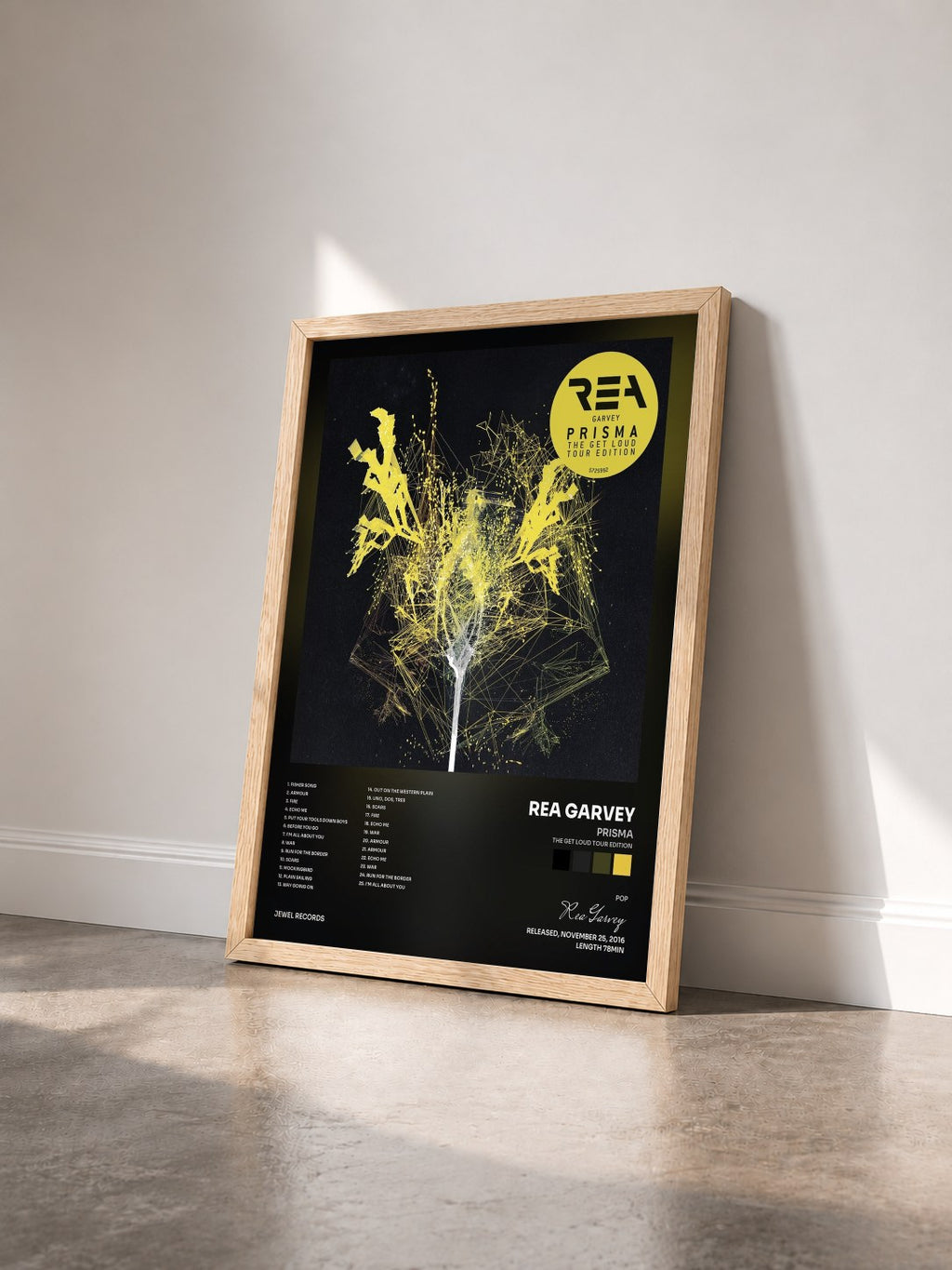 #bois Tableau de l'album Prisma (The Get Loud Tour Edition) de Rea Garvey vu de trois quarts, cadre en bois brut