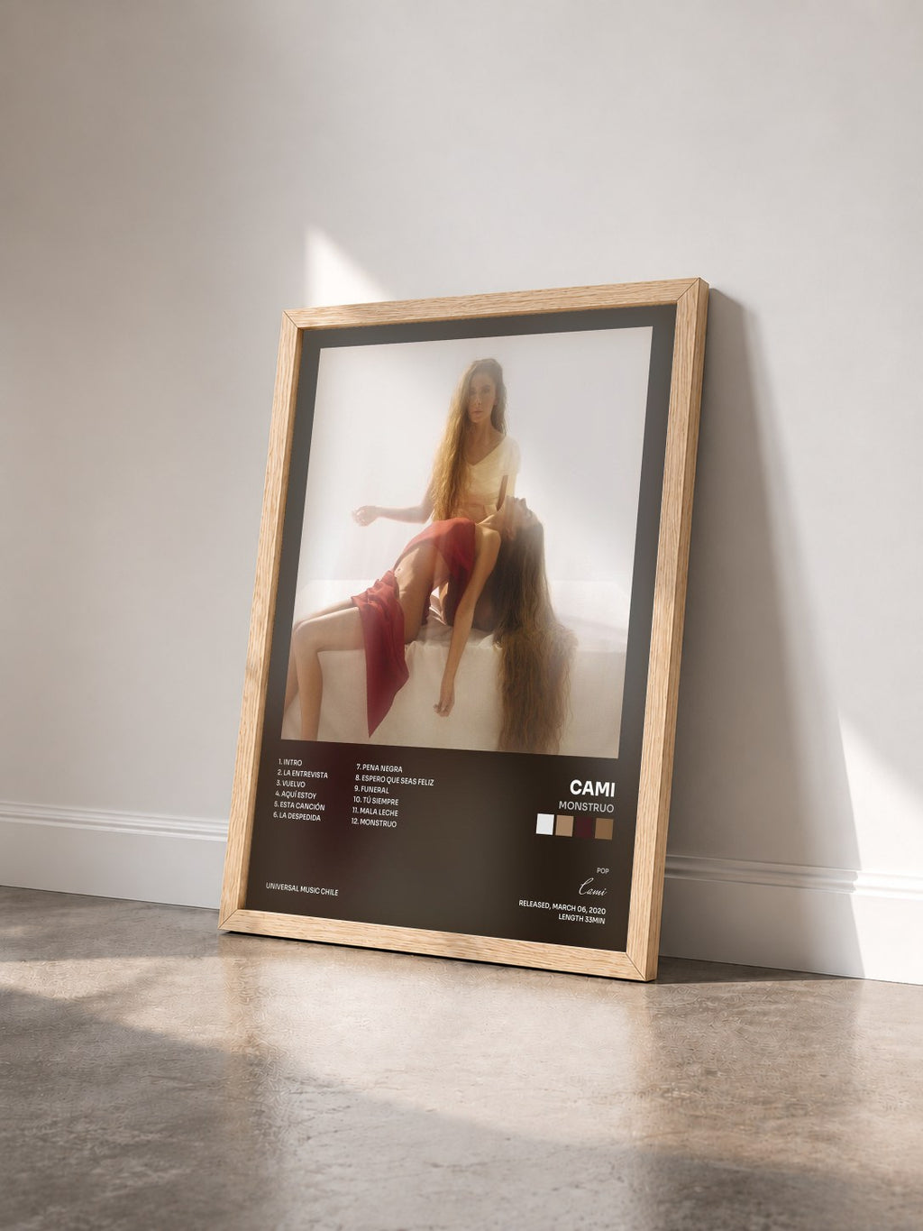 #bois Tableau de l'album Monstruo de Cami vu de trois quarts, cadre en bois brut