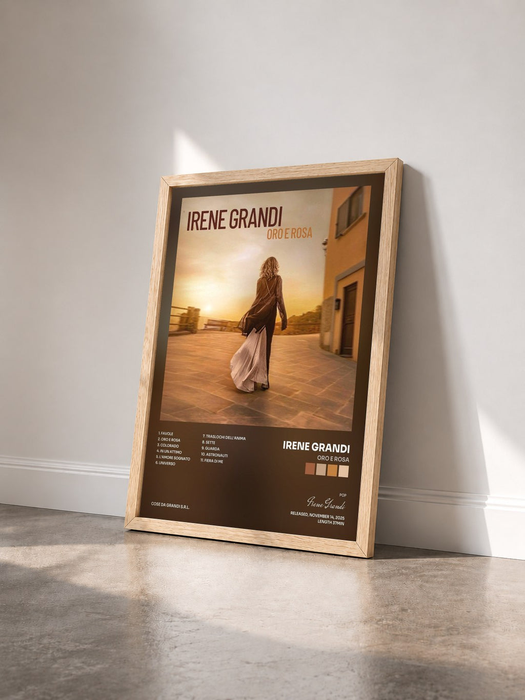#bois Tableau de l'album Oro e rosa de Irene Grandi vu de trois quarts, cadre en bois brut