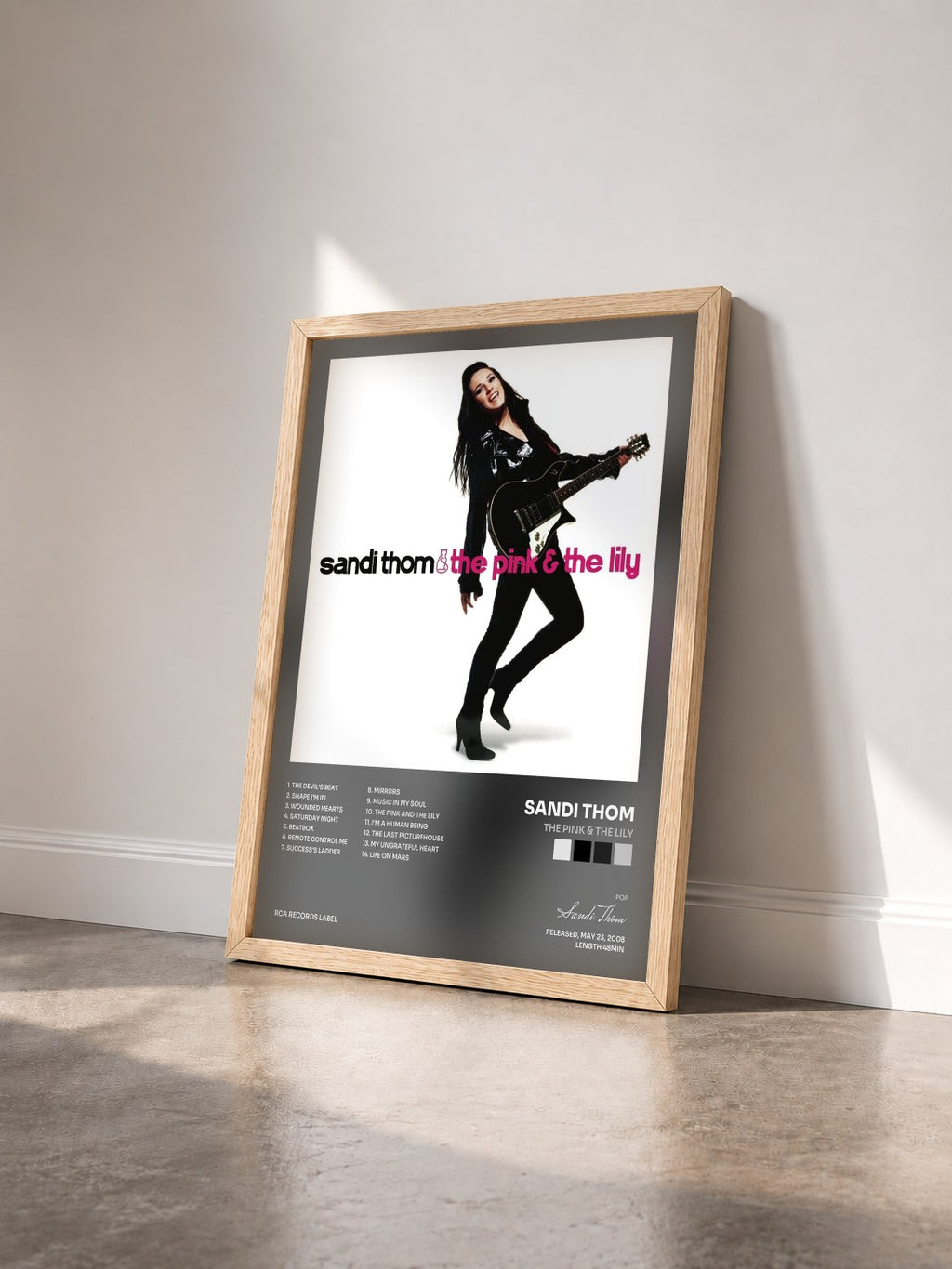 #bois Tableau de l'album The Pink & The Lily de Sandi Thom vu de trois quarts, cadre en bois brut