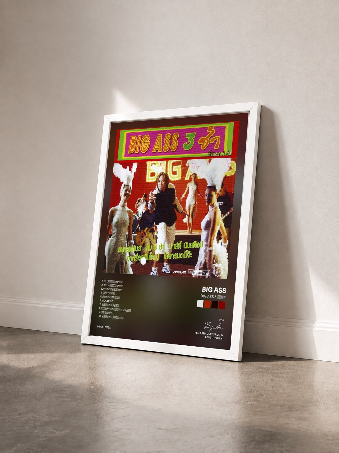 #blanc Tableau de l'album Big Ass 3 ช่า de Big Ass vu de trois quarts, cadre blanc