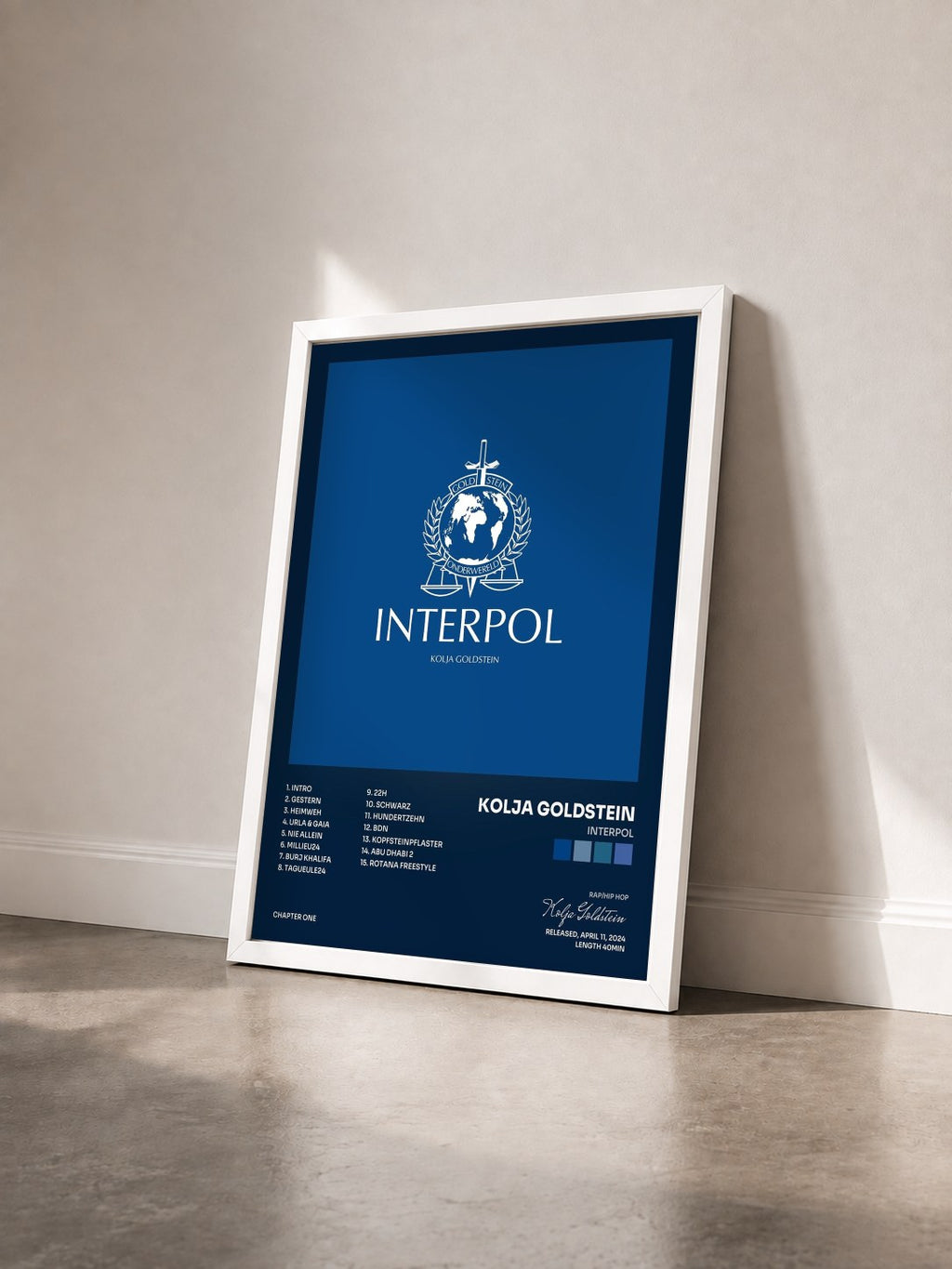 #blanc Tableau de l'album INTERPOL de Kolja Goldstein vu de trois quarts, cadre blanc