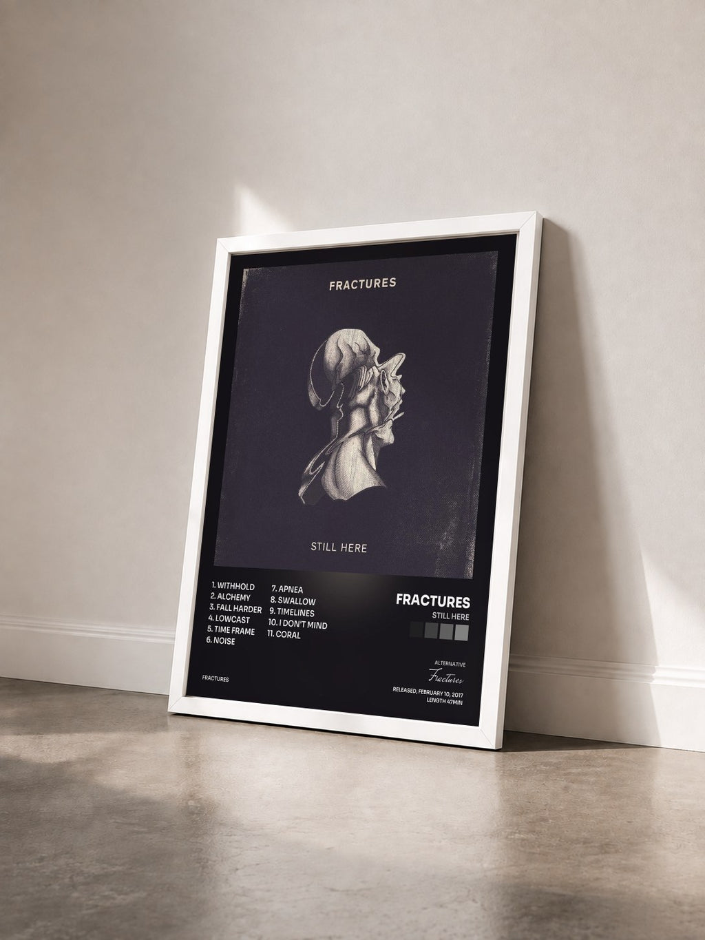 #blanc Tableau de l'album Still Here de Fractures vu de trois quarts, cadre blanc