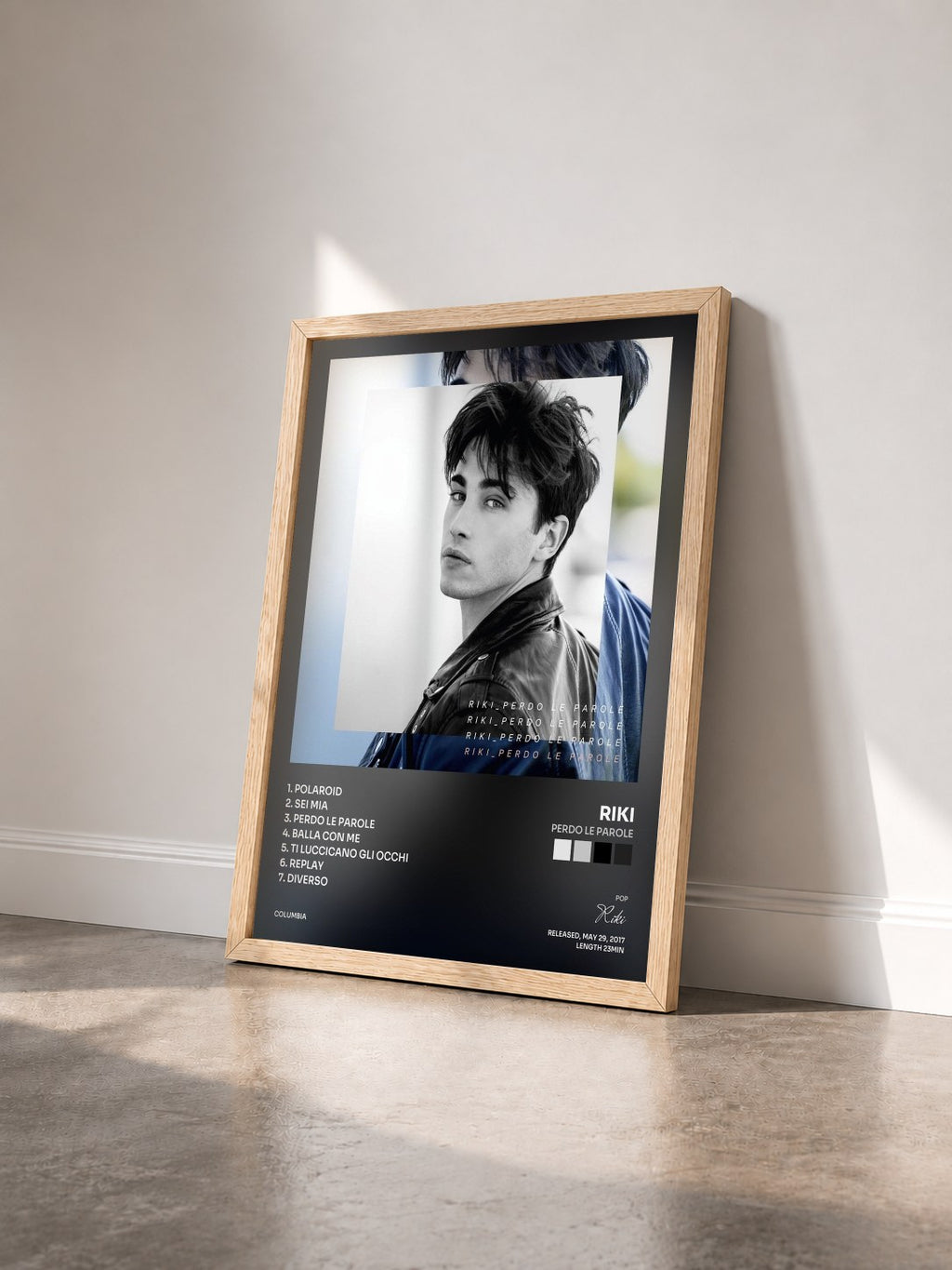 #bois Tableau de l'album Perdo le parole de Riki vu de trois quarts, cadre en bois brut