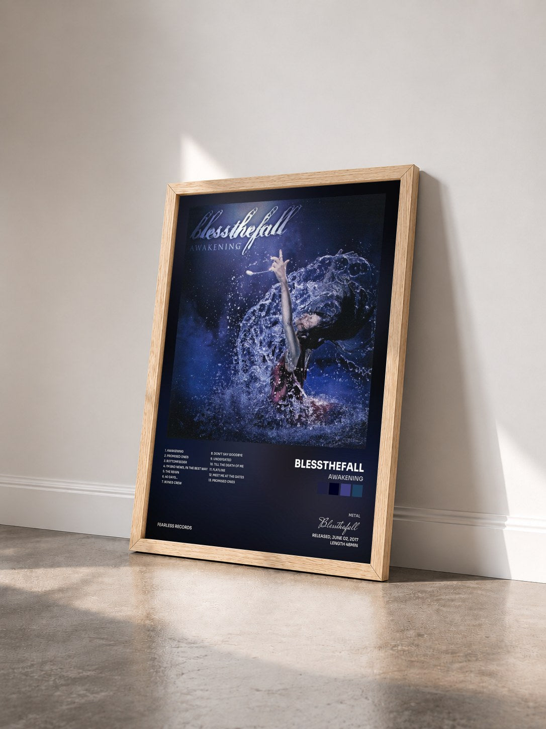 #bois Tableau de l'album Awakening de Blessthefall vu de trois quarts, cadre en bois brut