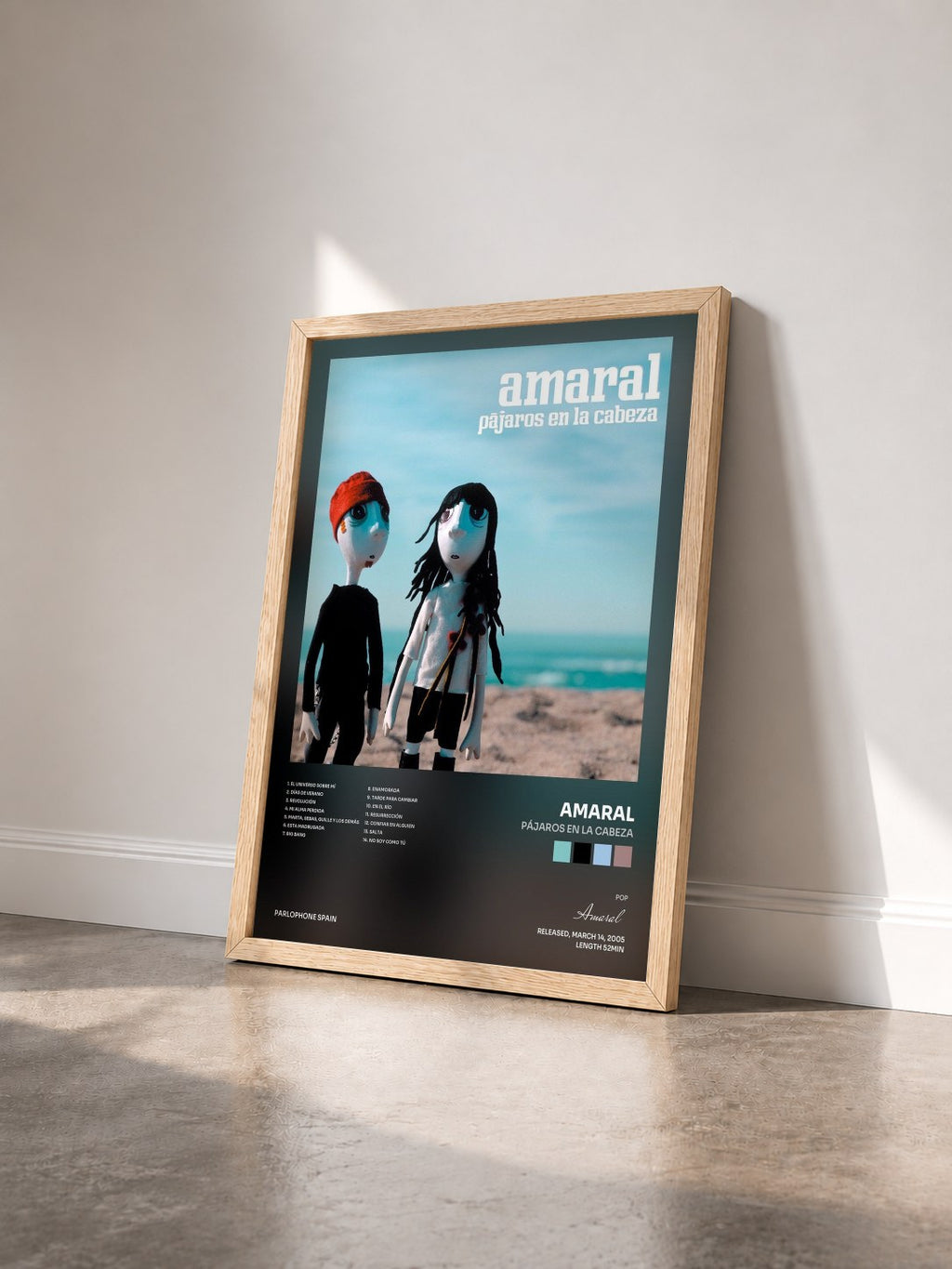#bois Tableau de l'album Pájaros En La Cabeza de Amaral vu de trois quarts, cadre en bois brut