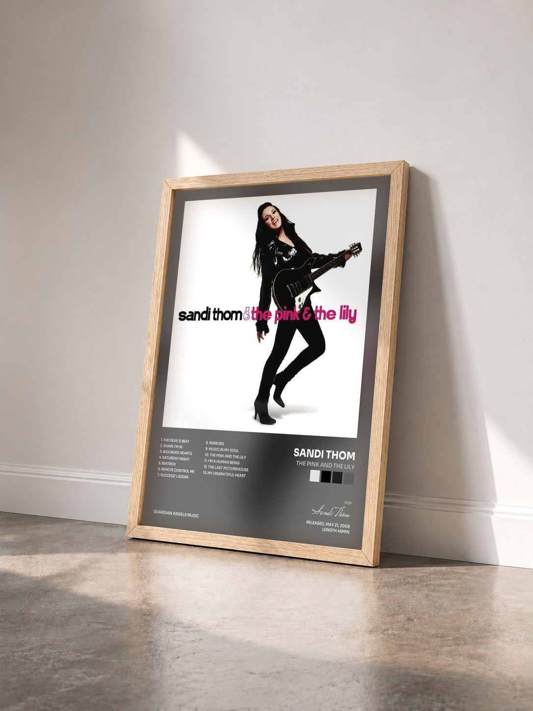 #bois Tableau de l'album The Pink and the Lily de Sandi Thom vu de trois quarts, cadre en bois brut