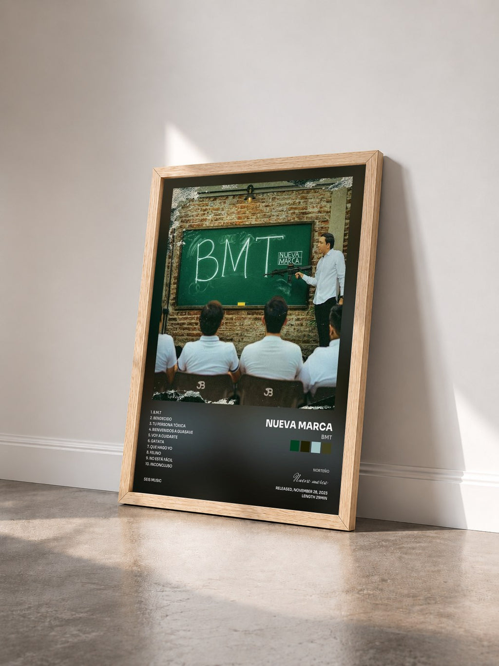 #bois Tableau de l'album BMT de Nueva marca vu de trois quarts, cadre en bois brut