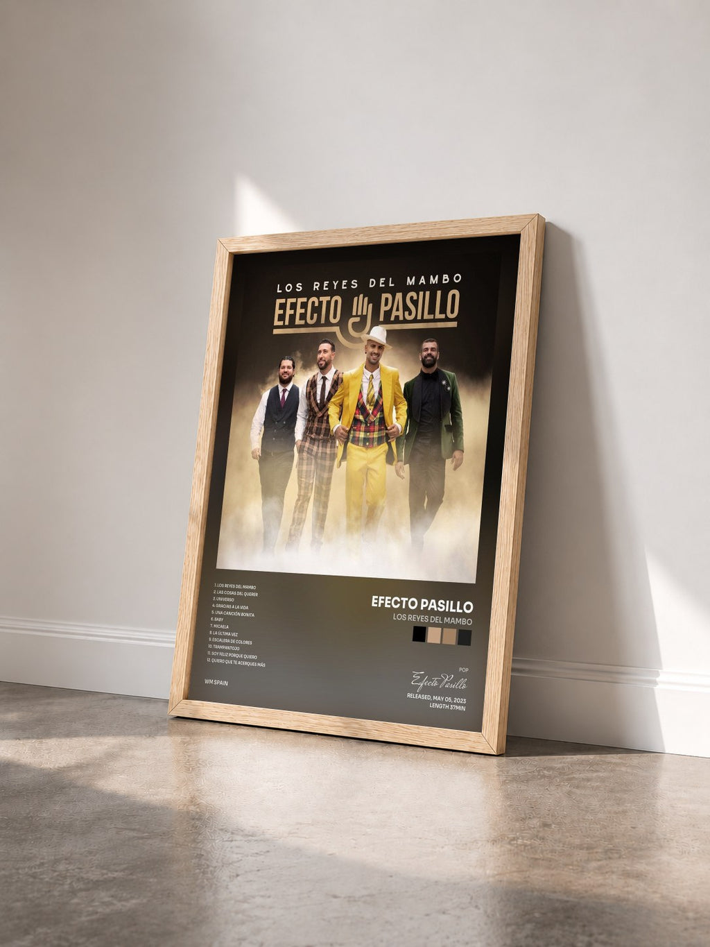 #bois Tableau de l'album Los reyes del mambo de Efecto Pasillo vu de trois quarts, cadre en bois brut
