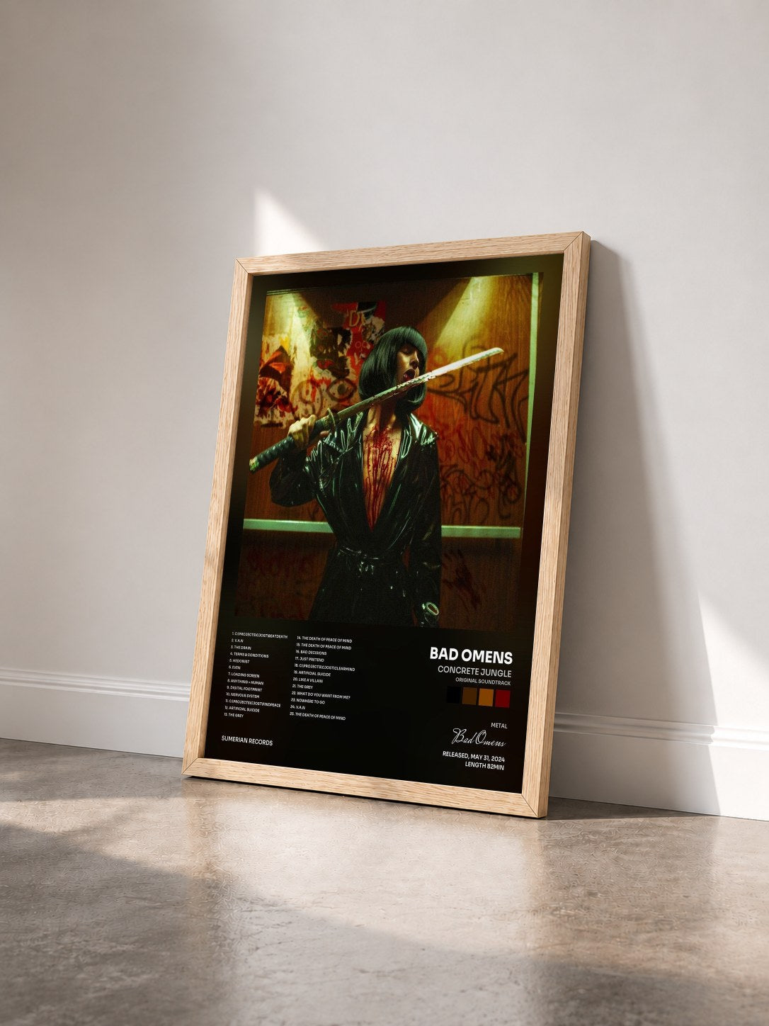 #bois Tableau de l'album CONCRETE JUNGLE (Original Soundtrack) de Bad Omens vu de trois quarts, cadre en bois brut