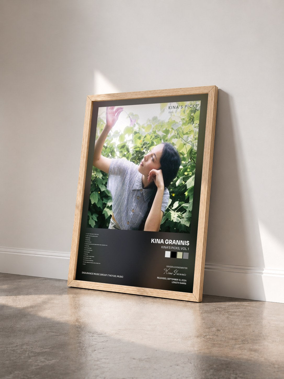 #bois Tableau de l'album Kina’s Picks, Vol. 1 de Kina Grannis vu de trois quarts, cadre en bois brut