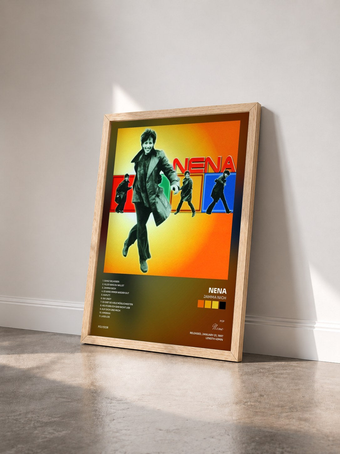 #bois Tableau de l'album Jamma Nich de Nena vu de trois quarts, cadre en bois brut