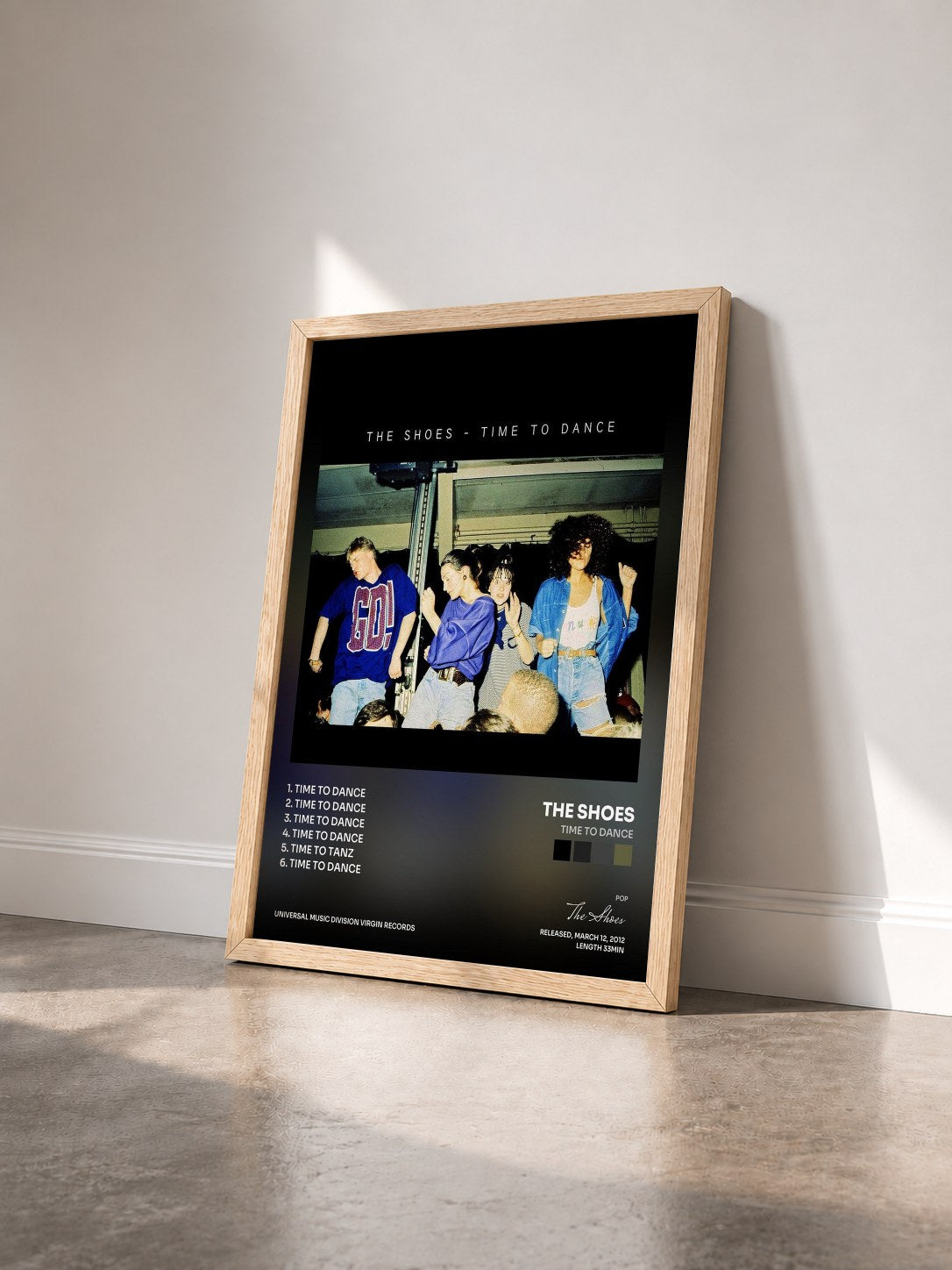#bois Tableau de l'album Time To Dance de The Shoes vu de trois quarts, cadre en bois brut