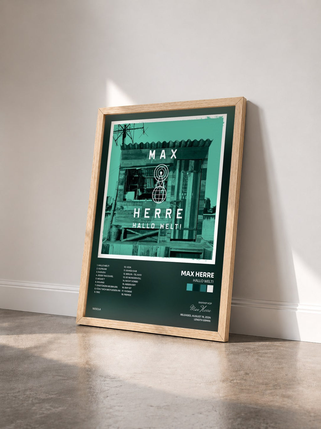 #bois Tableau de l'album Hallo Welt! de Max Herre vu de trois quarts, cadre en bois brut
