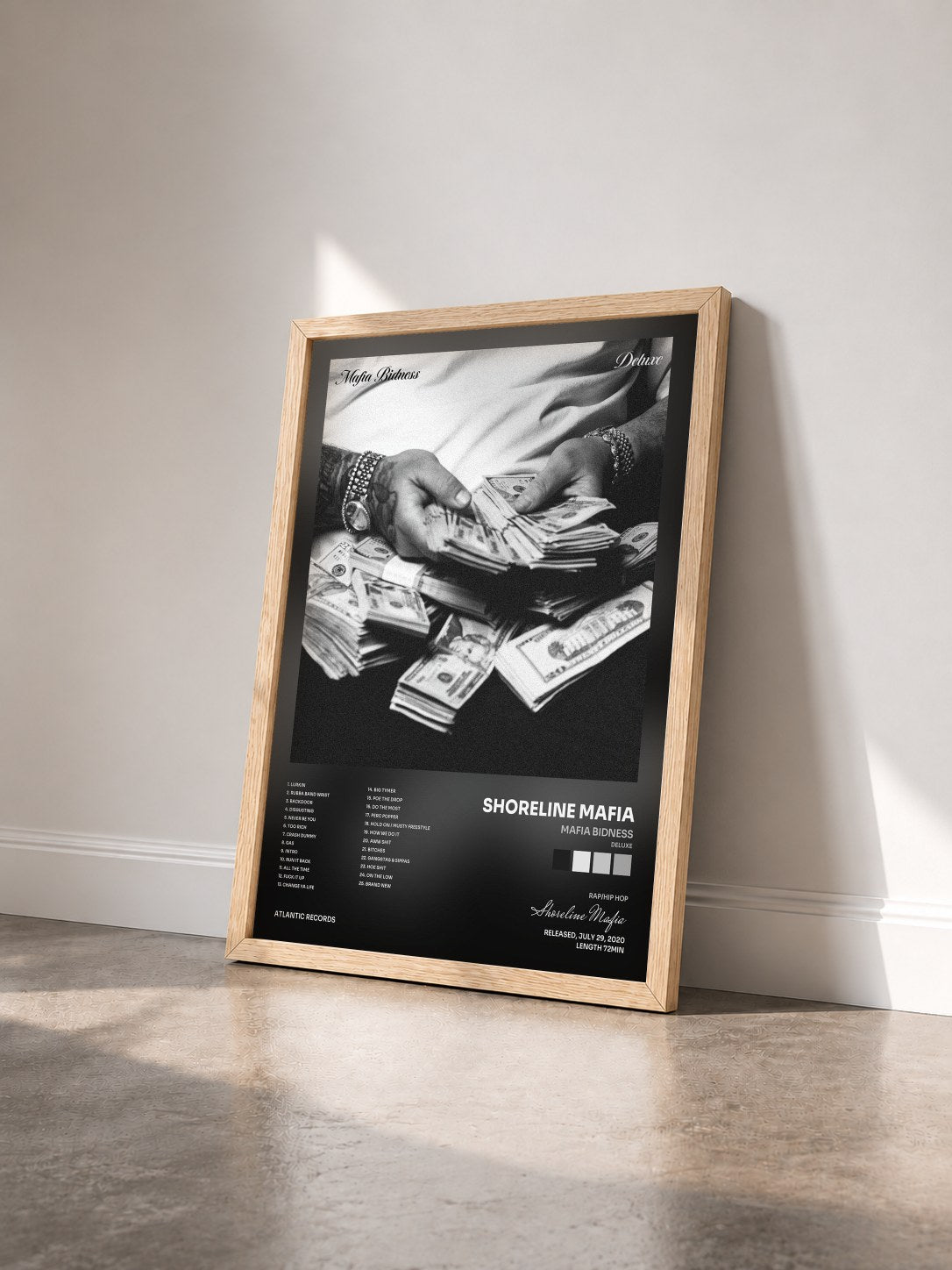 #bois Tableau de l'album Mafia Bidness (Deluxe) de Shoreline Mafia vu de trois quarts, cadre en bois brut