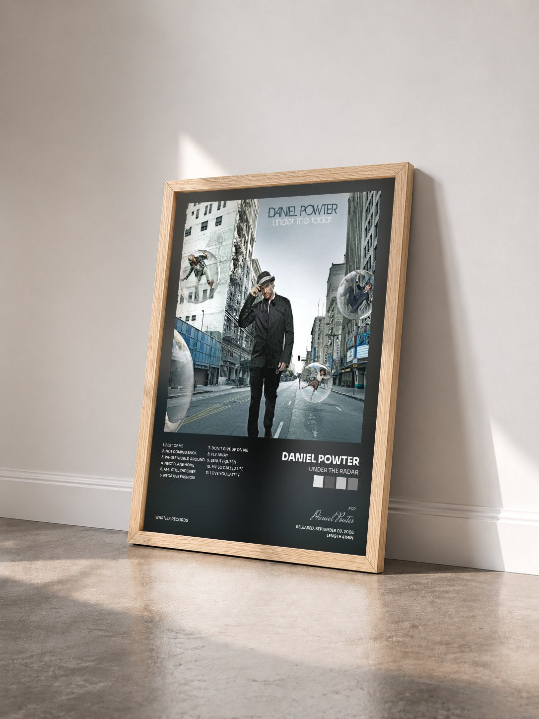 #bois Tableau de l'album Under the Radar de Daniel Powter vu de trois quarts, cadre en bois brut