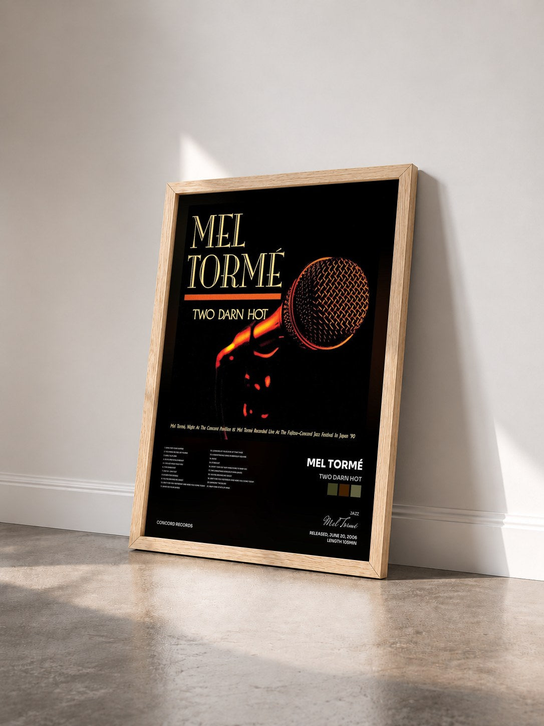 #bois Tableau de l'album Two Darn Hot de Mel Tormé vu de trois quarts, cadre en bois brut