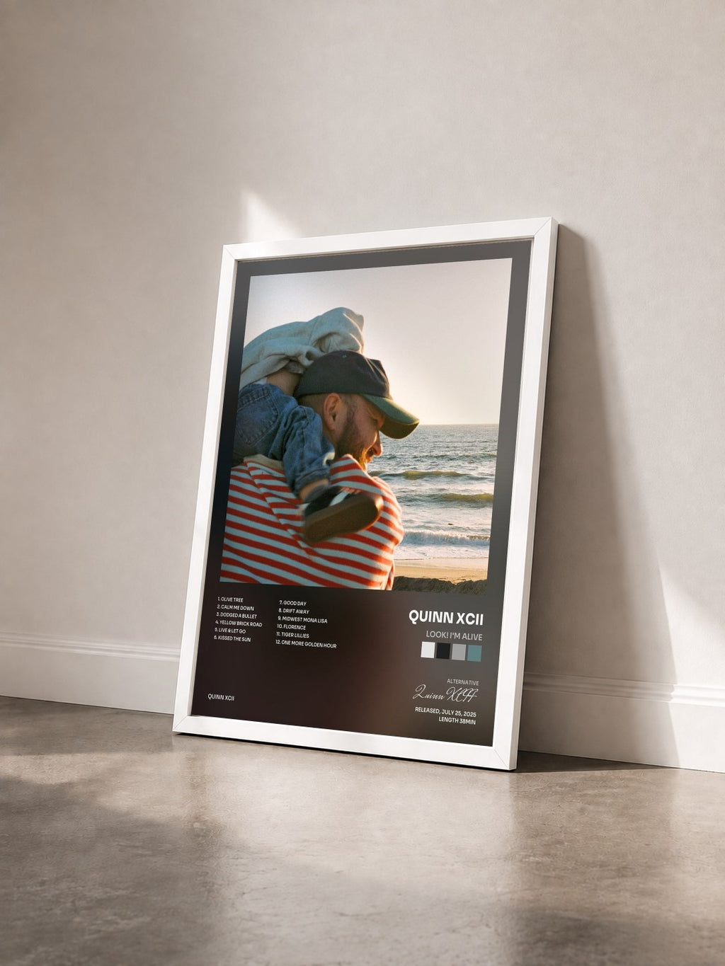#blanc Tableau de l'album LOOK! I'm Alive de Quinn XCII vu de trois quarts, cadre blanc