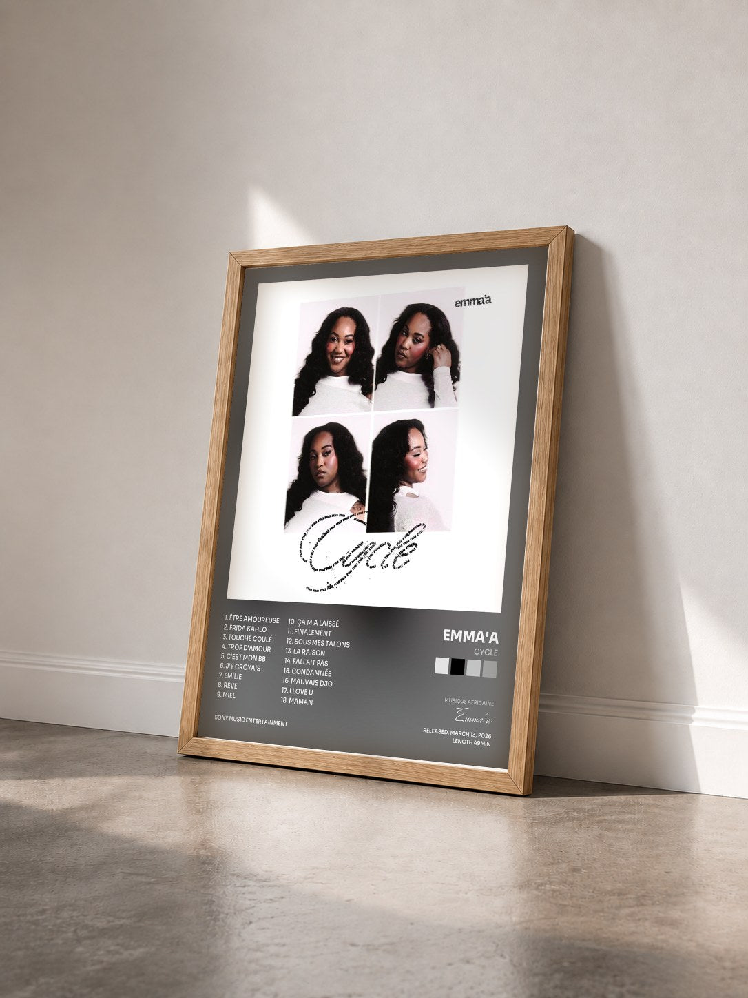 #bois Tableau de l'album CYCLE de Emma'a vu de trois quarts, cadre en bois brut