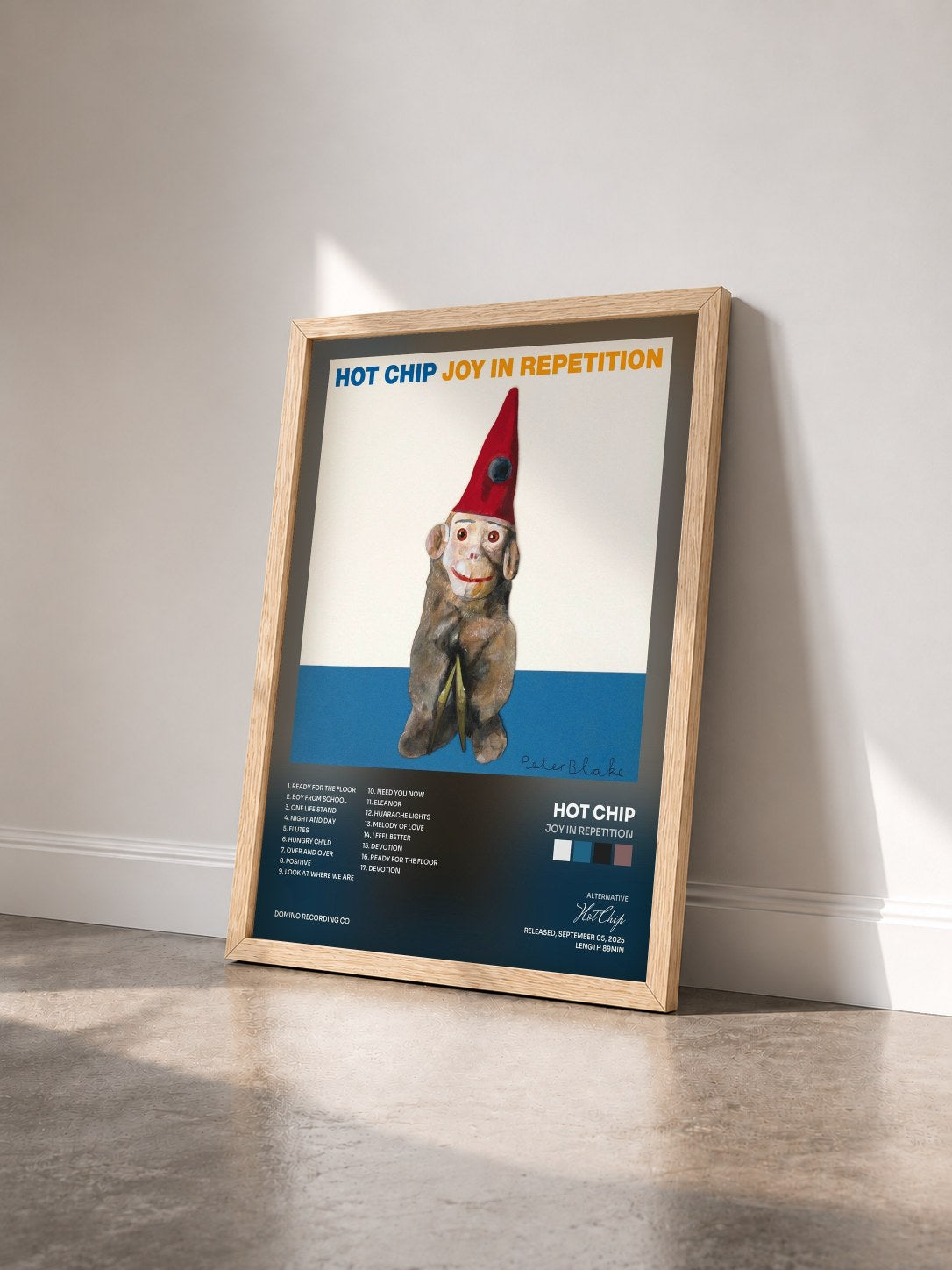 #bois Tableau de l'album Joy In Repetition de Hot Chip vu de trois quarts, cadre en bois brut