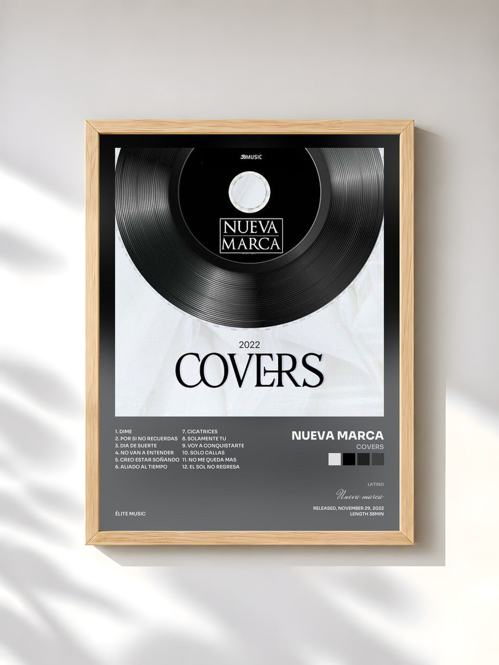#bois Tableau de l'album Covers de Nueva marca, cadre en bois brut, imprimé et encadré en France