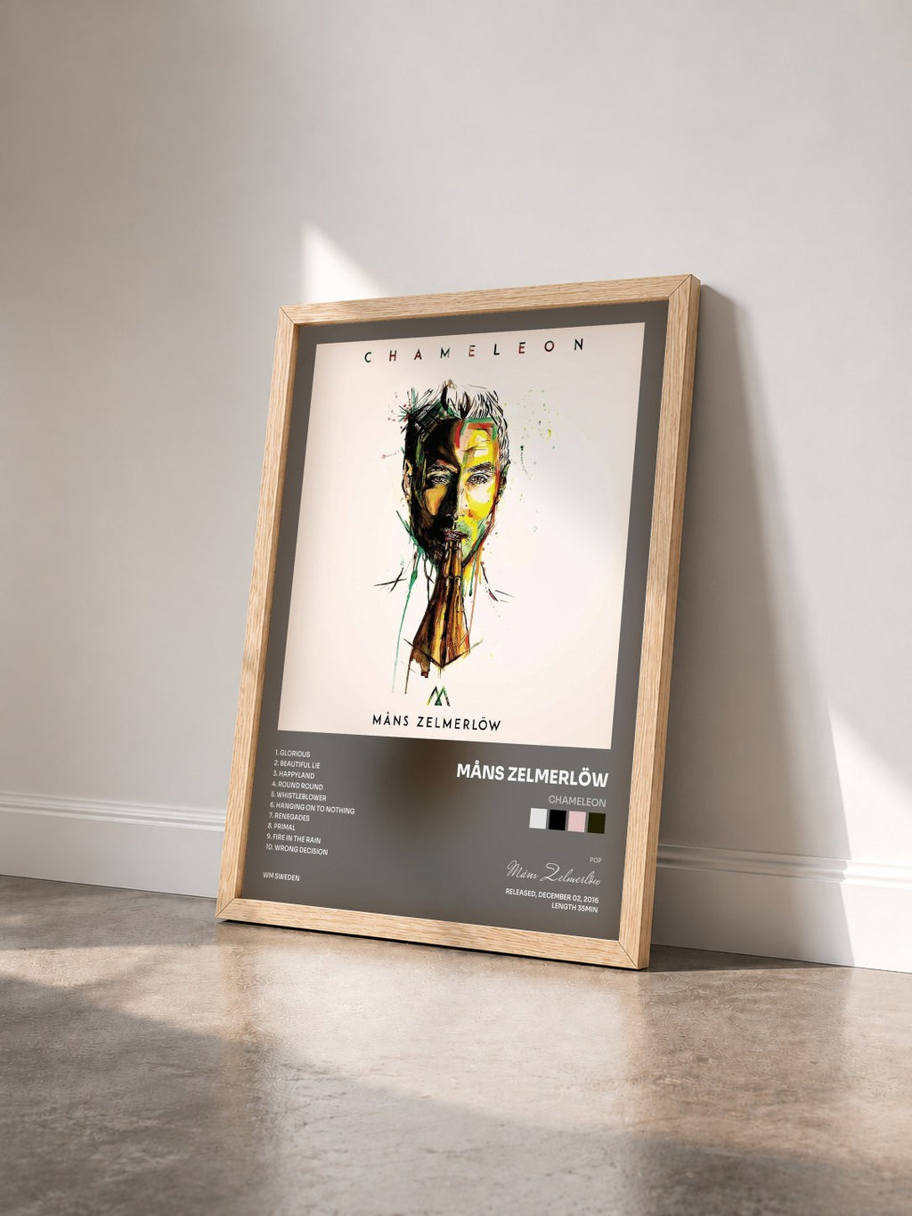 #bois Tableau de l'album Chameleon de Måns Zelmerlöw vu de trois quarts, cadre en bois brut