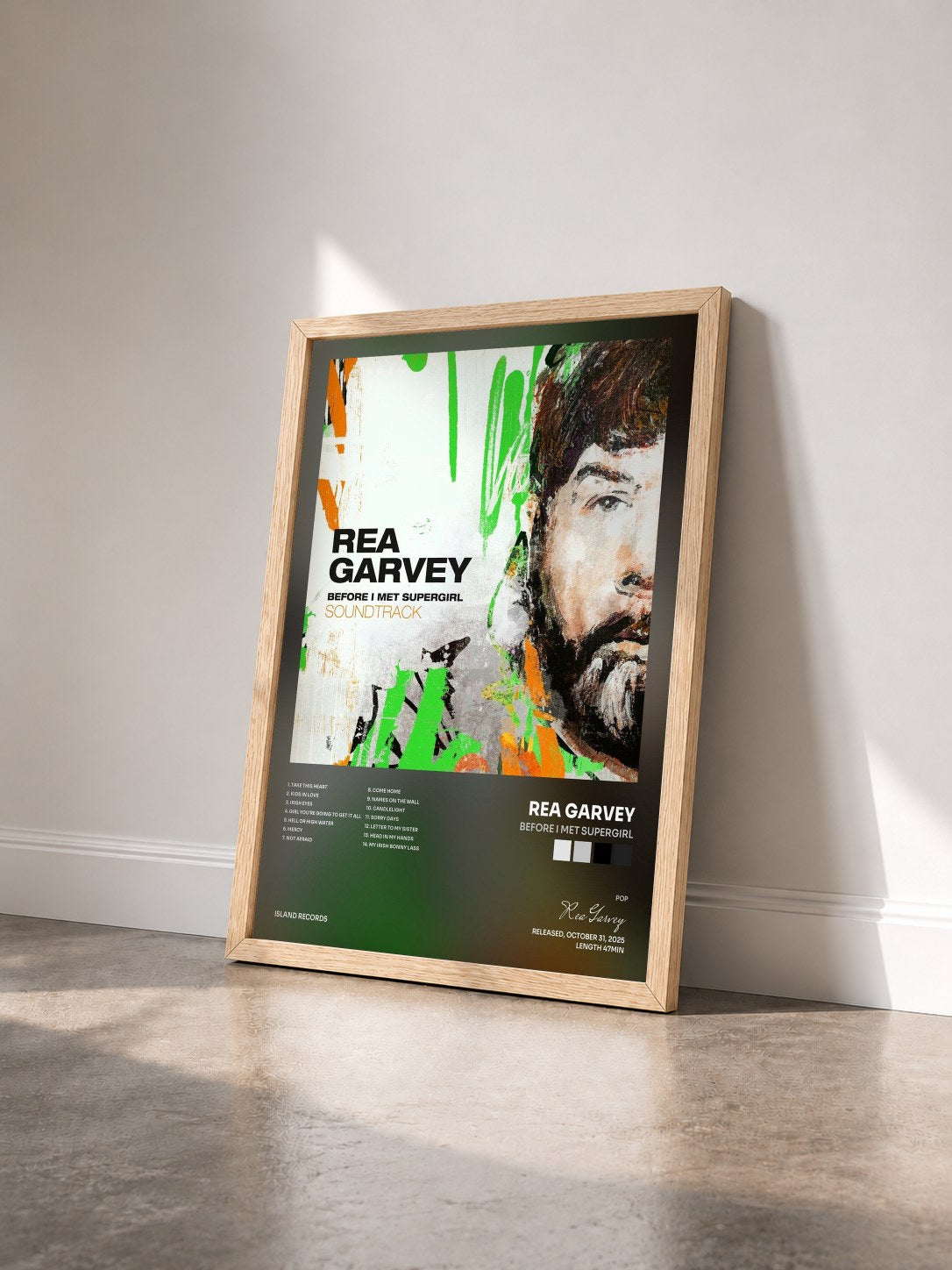#bois Tableau de l'album Before I Met Supergirl de Rea Garvey vu de trois quarts, cadre en bois brut