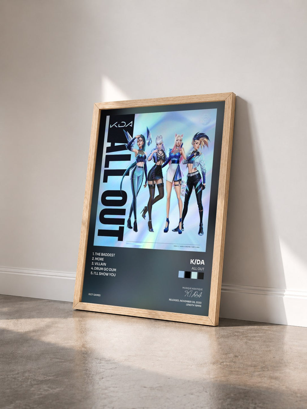 #bois Tableau de l'album ALL OUT de K/DA vu de trois quarts, cadre en bois brut