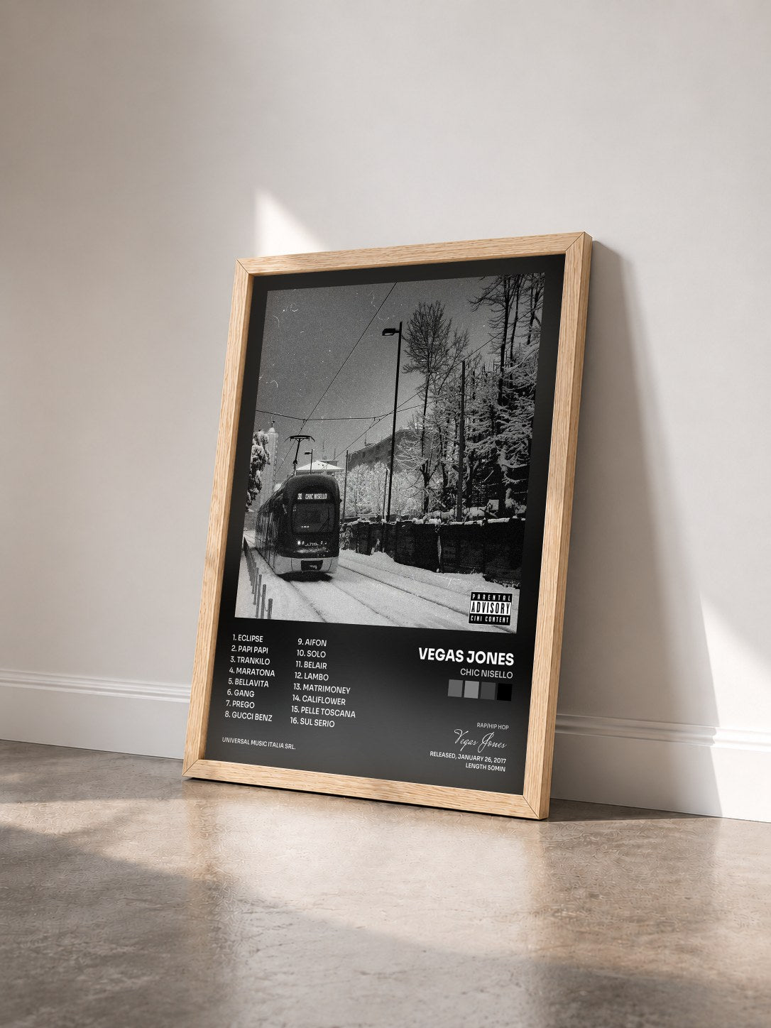 #bois Tableau de l'album Chic Nisello de Vegas Jones vu de trois quarts, cadre en bois brut